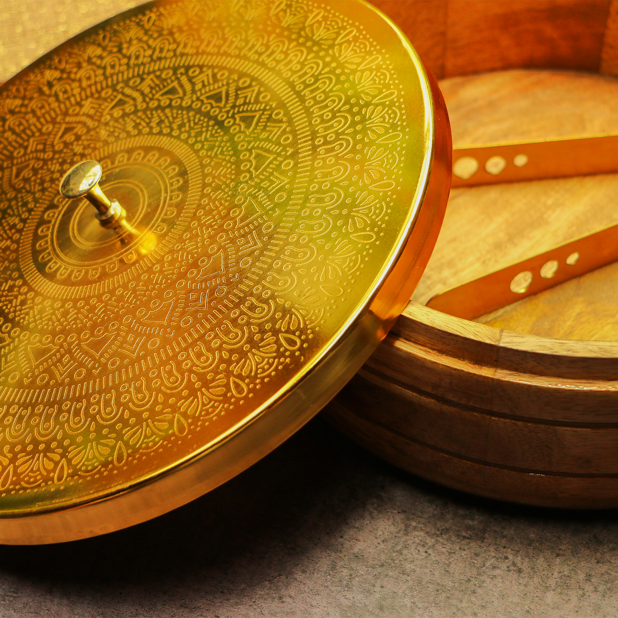 Finely Etched Mandala Chapati / Roti Box - 9 Inches Diameter with Tongs