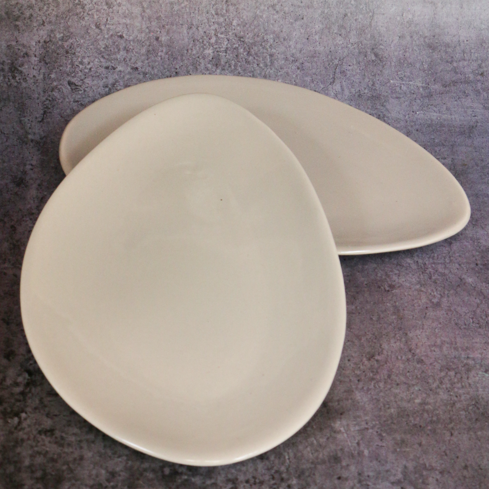 2026 - Ambi Handmade Ceramic Almond Shaped Serving Platter Small
