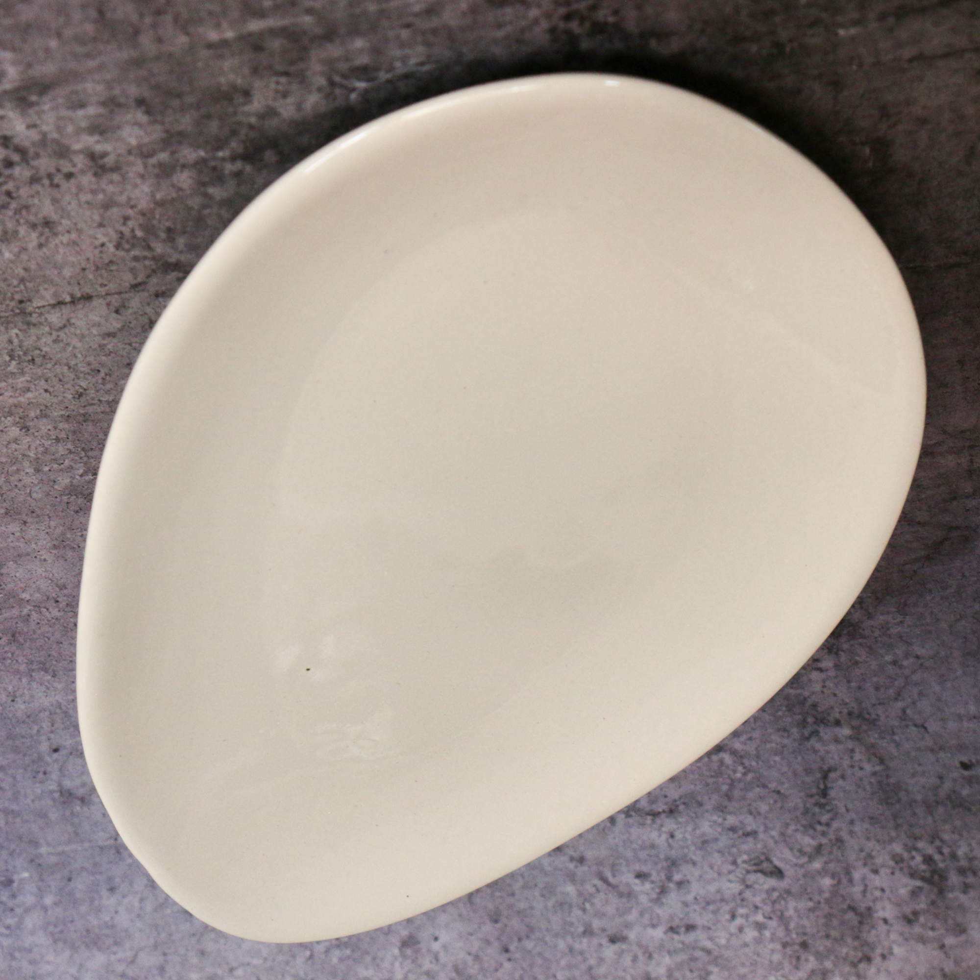 2026 - Ambi Handmade Ceramic Almond Shaped Serving Platter Small