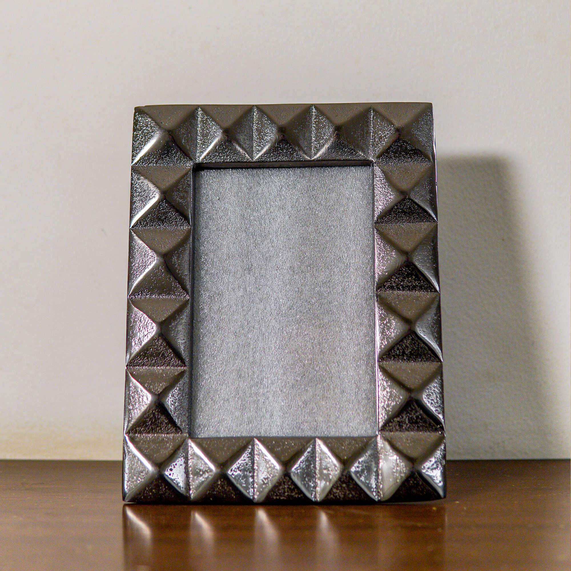 Elegant Black Pyramid Photo Frame - 4" x 6"