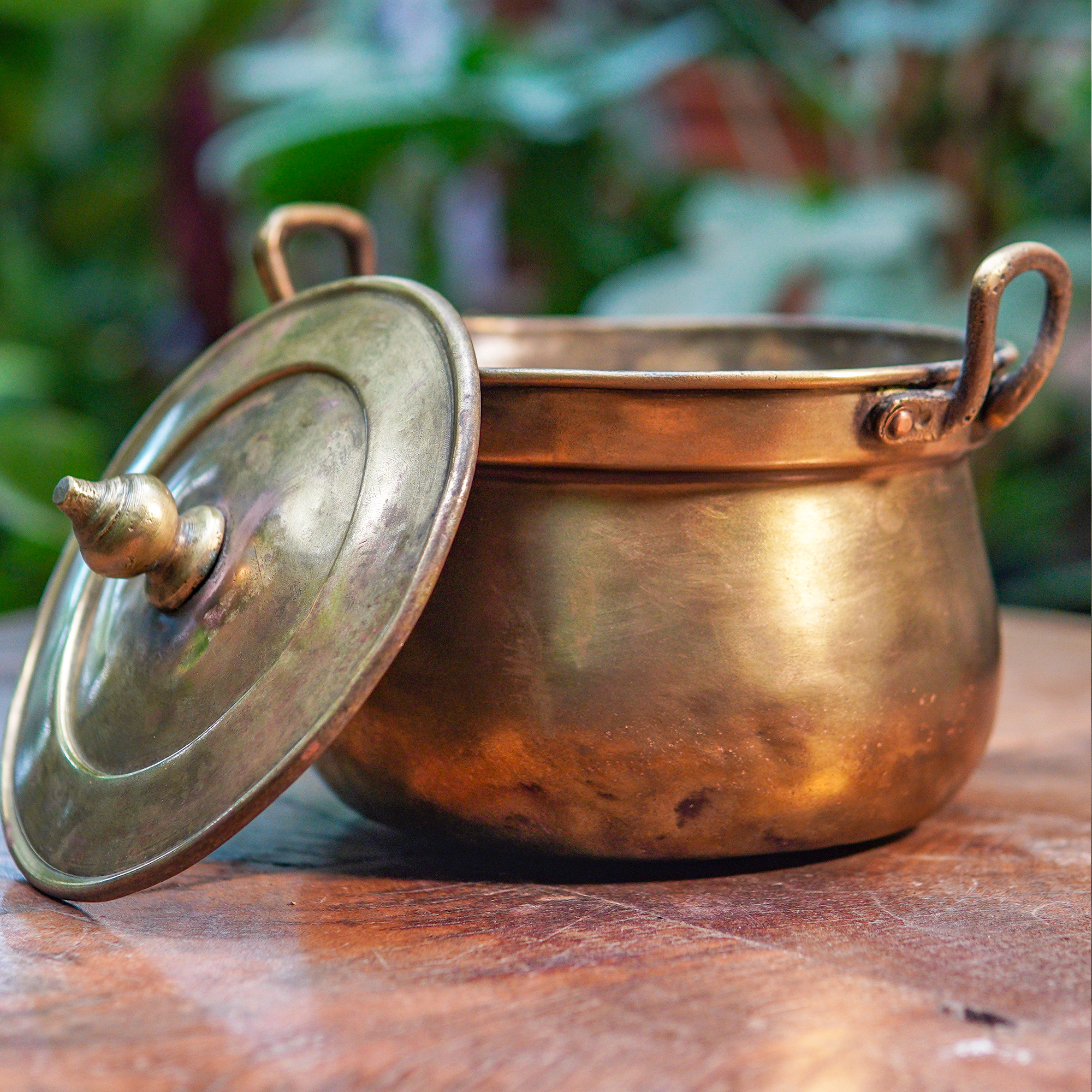 Handcrafted Vintage Brass Pot With Lid