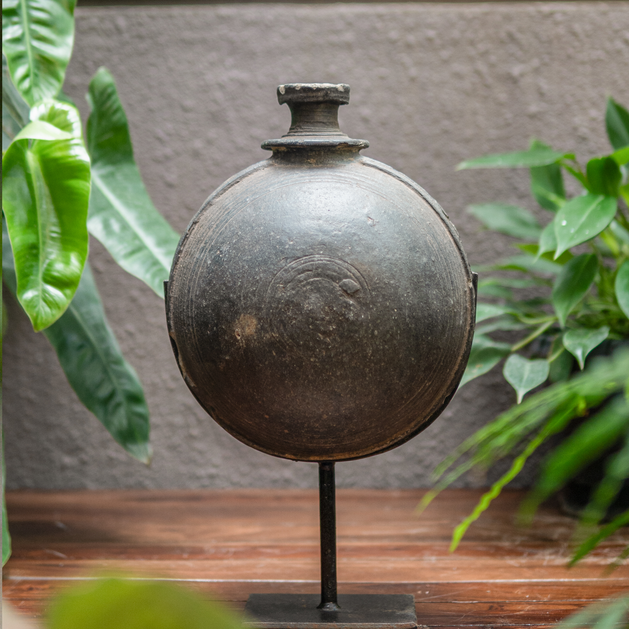 Vintage Classic Decor Clay Pot with Stand