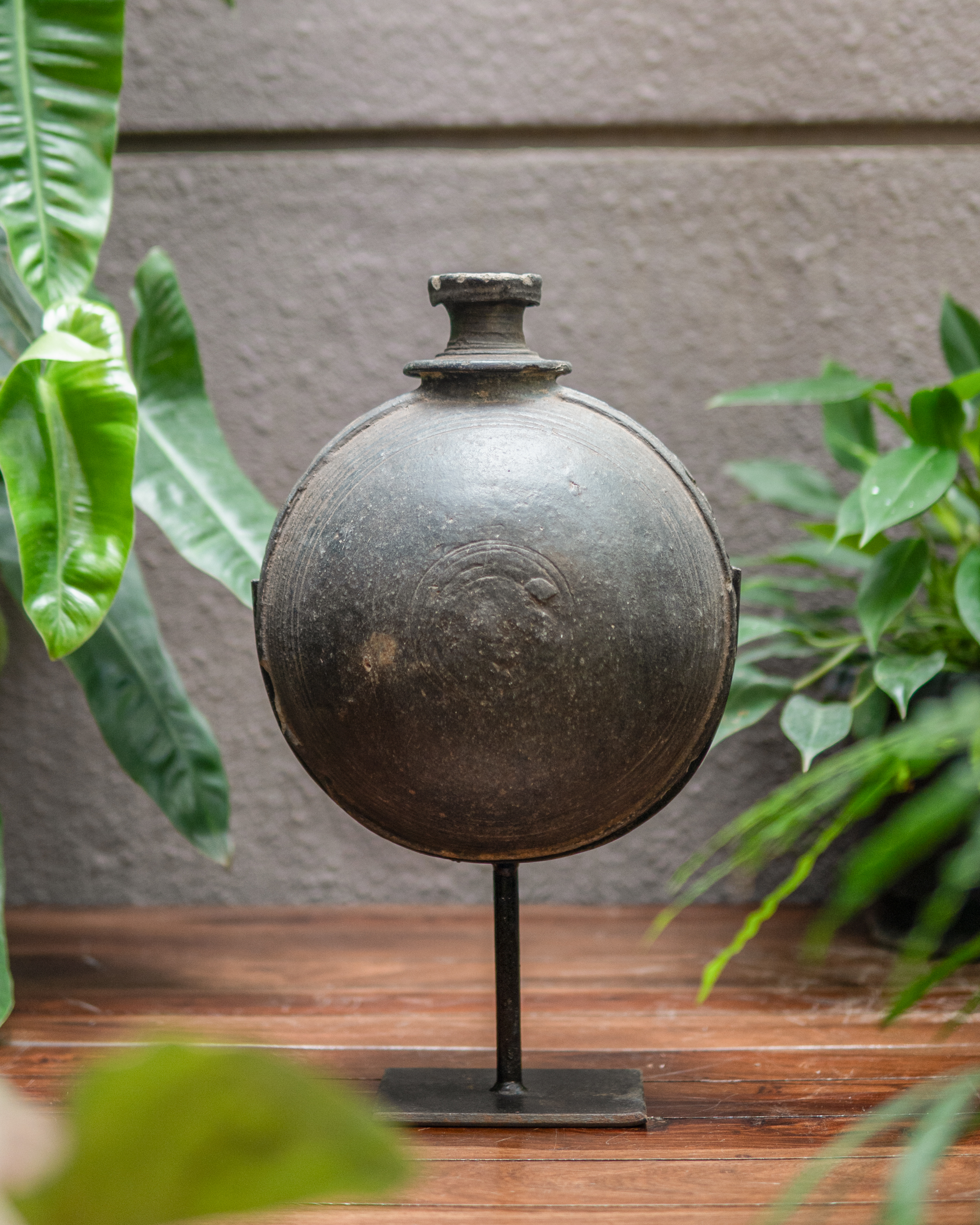 Vintage Classic Decor Clay Pot with Stand