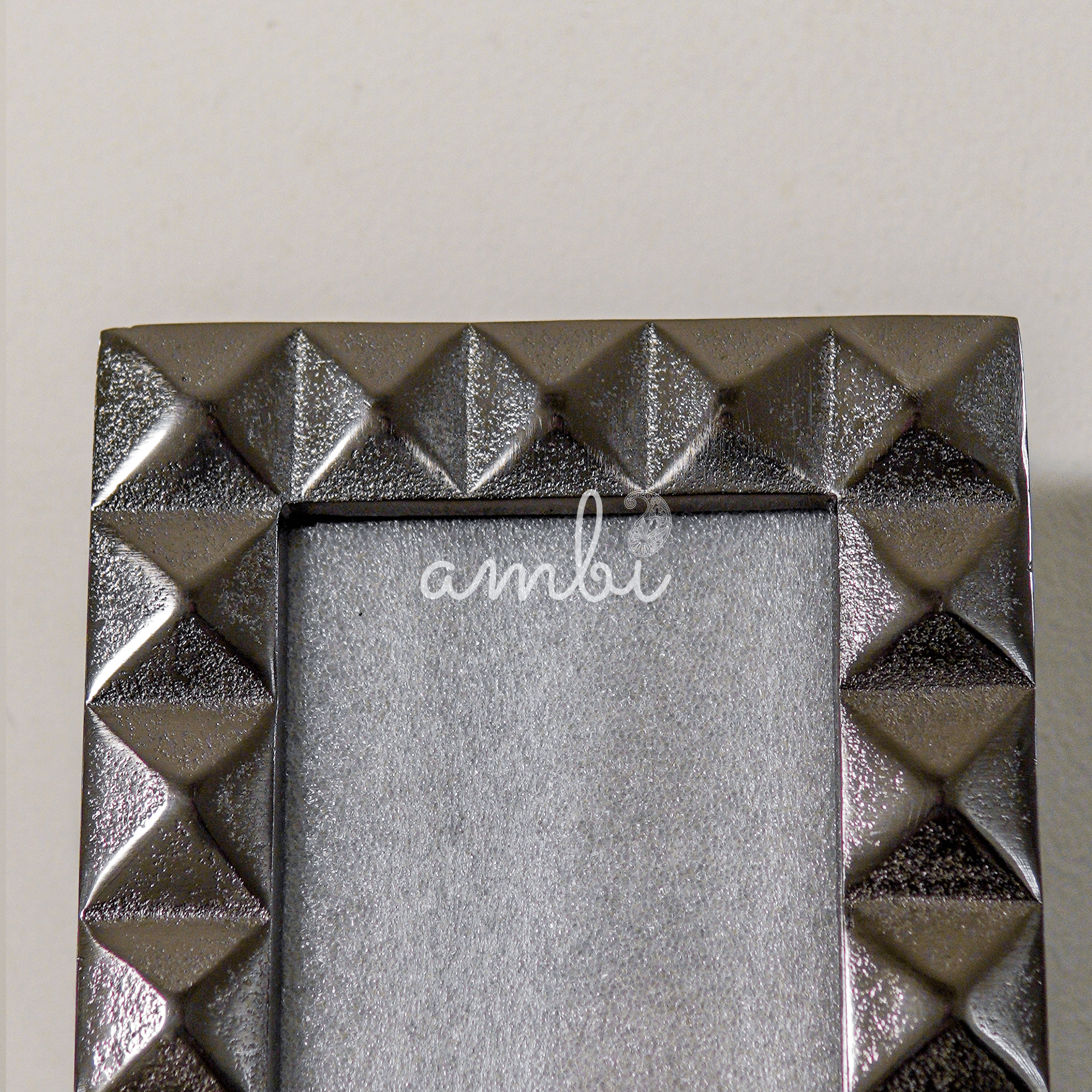 Elegant Black Pyramid Photo Frame - 4" x 6"