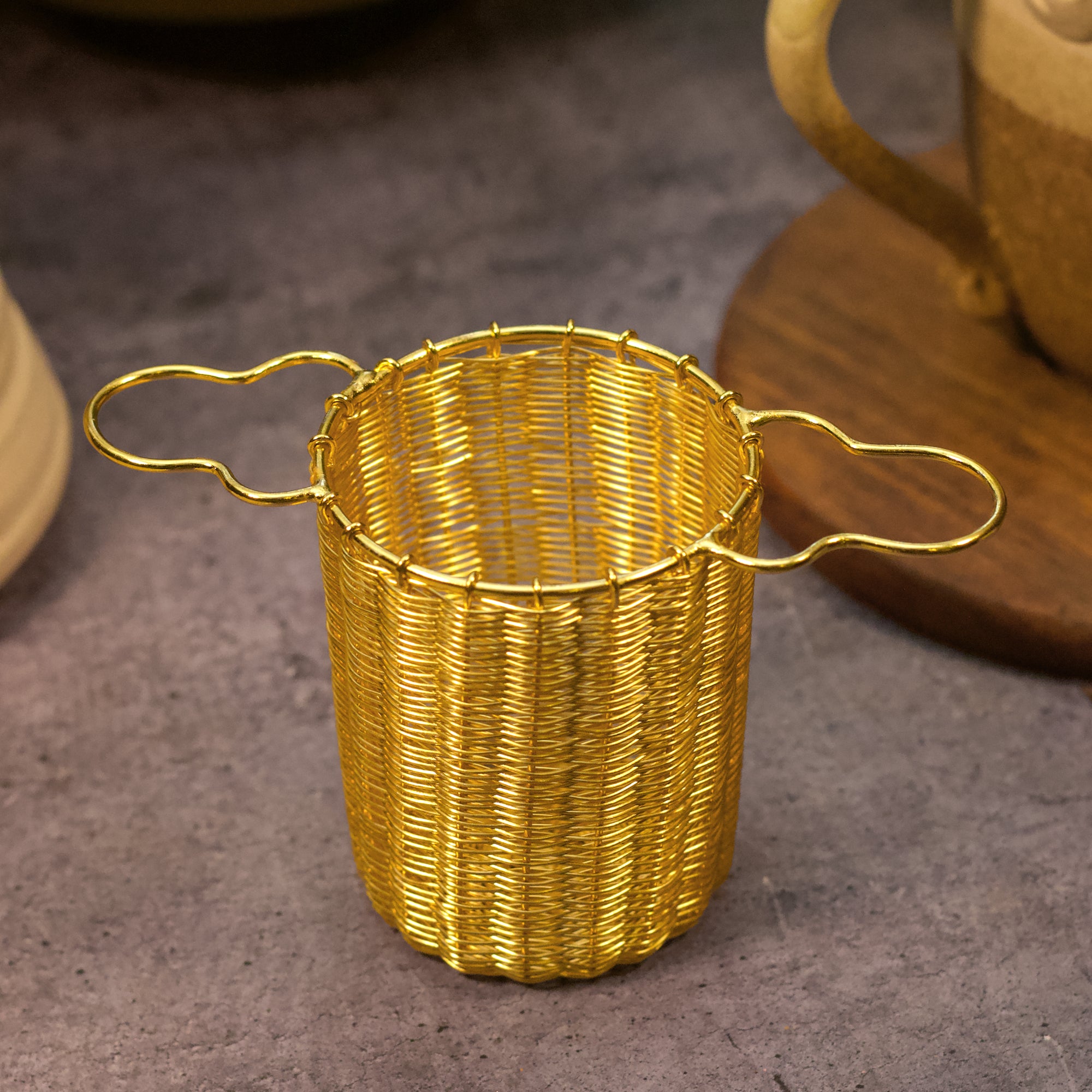 Wire Mesh Cylindrical Tea Infuser - Gold Finish Wire