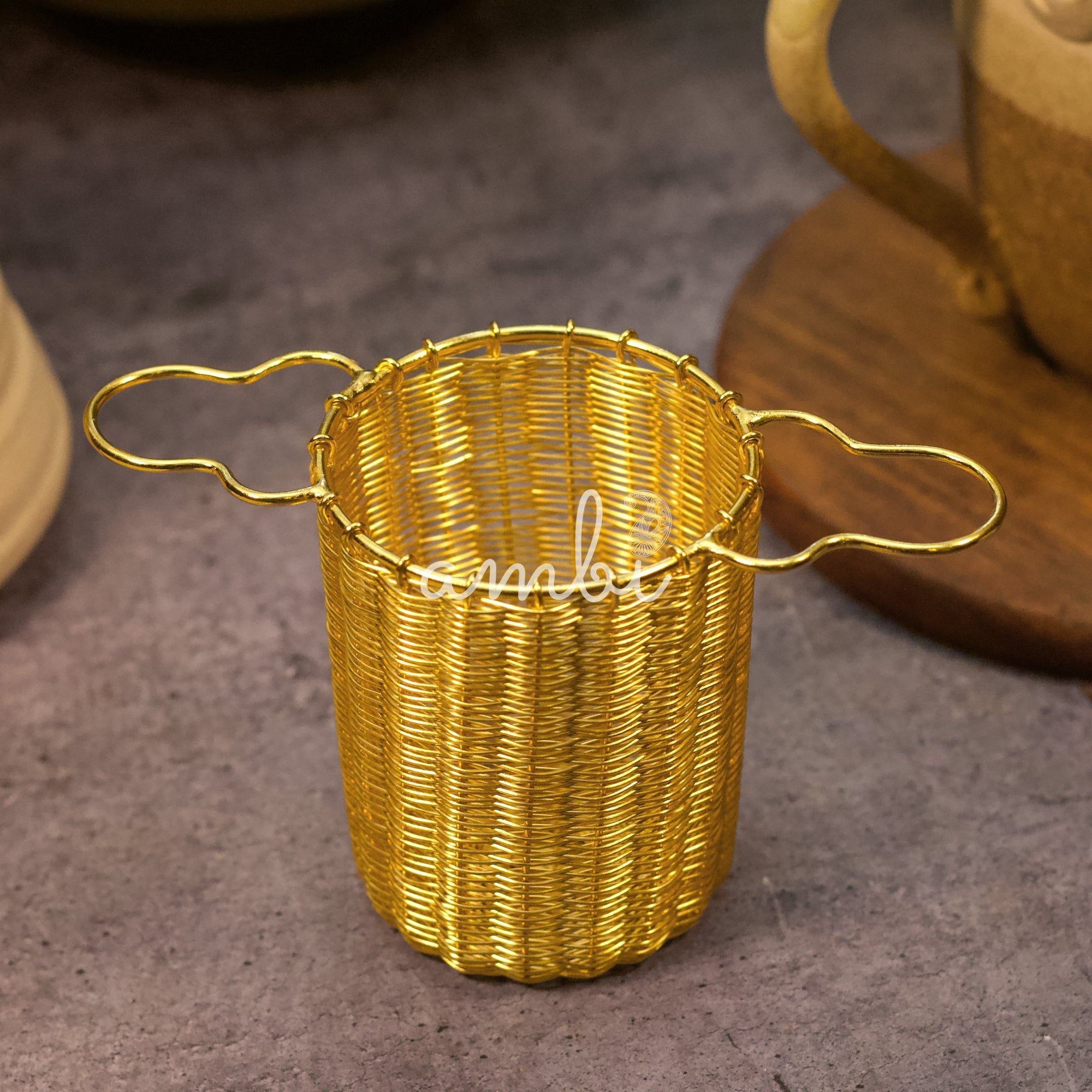 Wire Mesh Cylindrical Tea Infuser - Gold Finish Wire