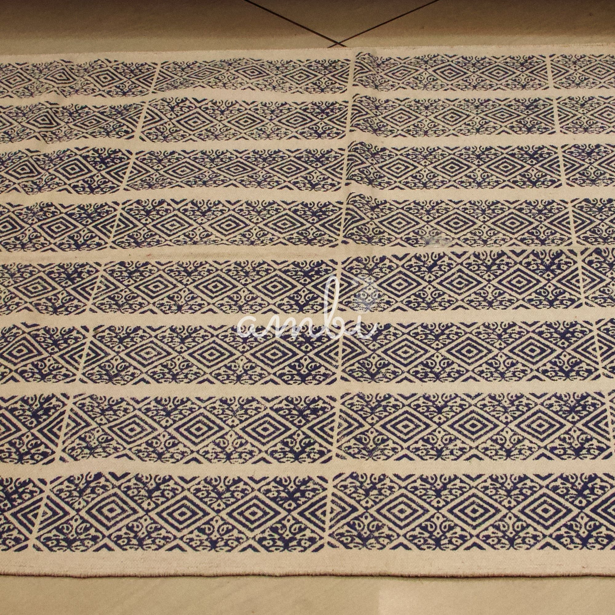 2026 Collection On Sale - Elegant White Cotton Durrie / Rug featuring Stunning Blue Geometric Mosaic Block Print Design - 4 X 6.5 Ft