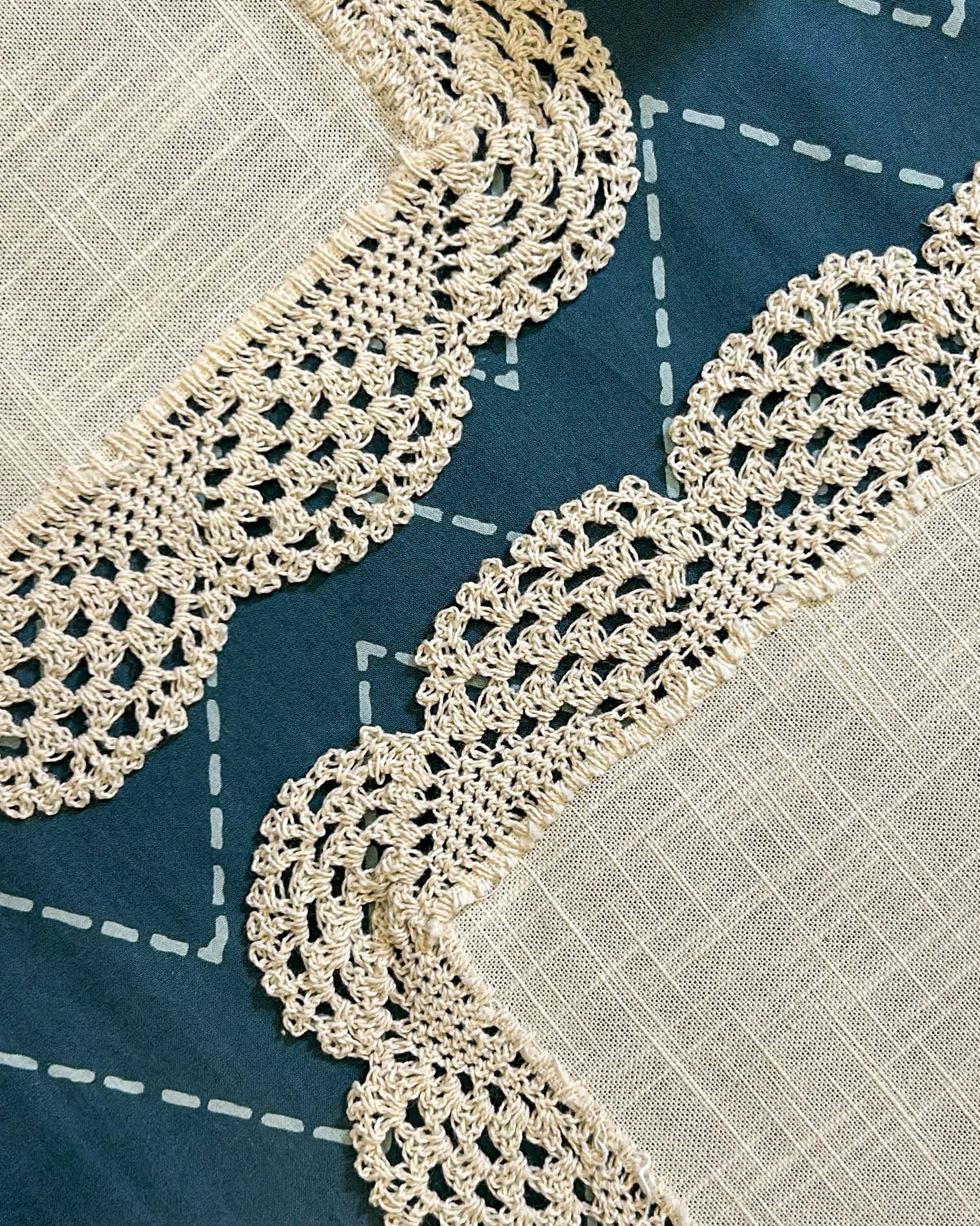 Hand Woven Crochet Table Mat Set of 4 pieces.