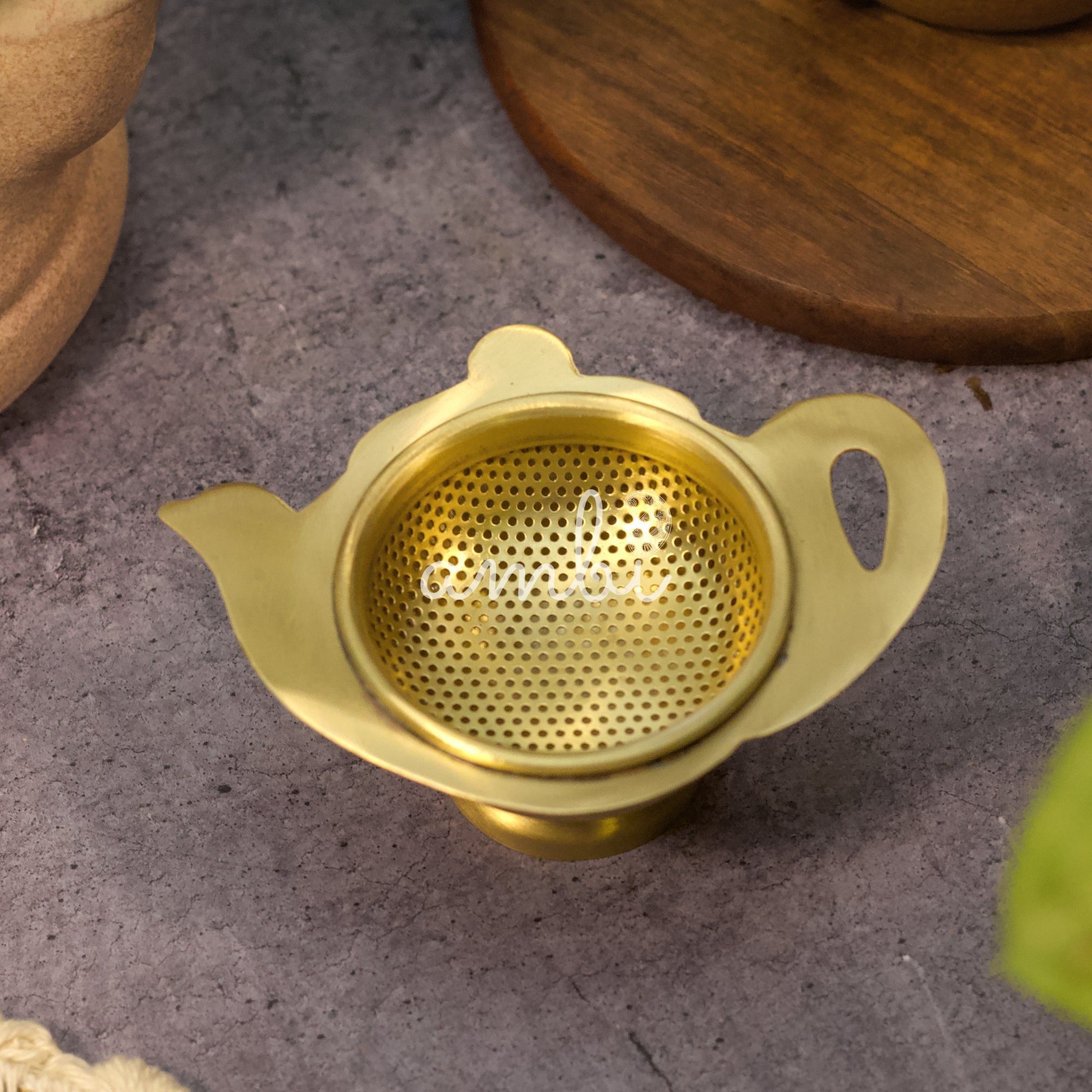 Kettle Shaped Tea Medium Sized Strainer with Resting Pot