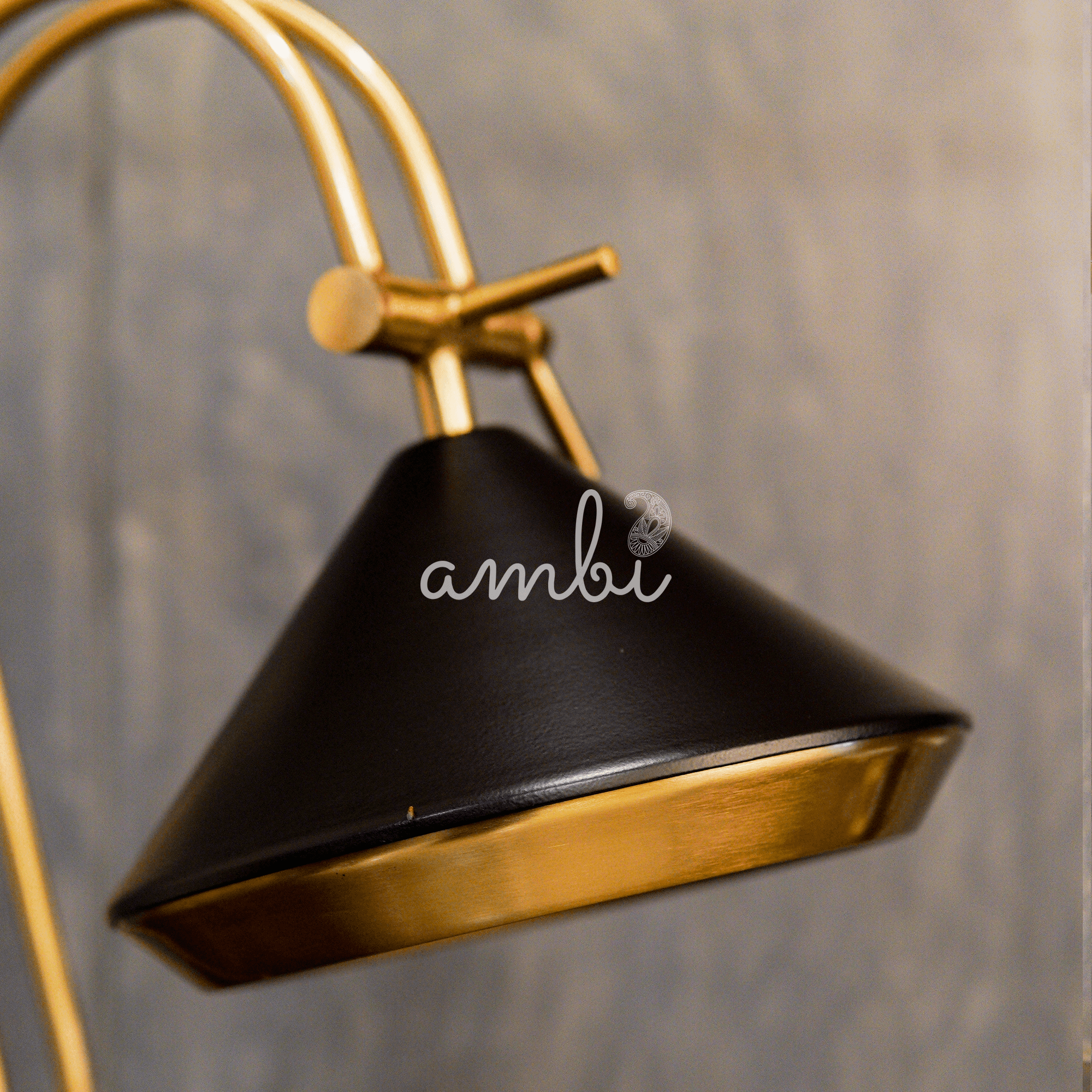 Classic Decorative Adjustable Brass Table Lamp (Black And Gold)