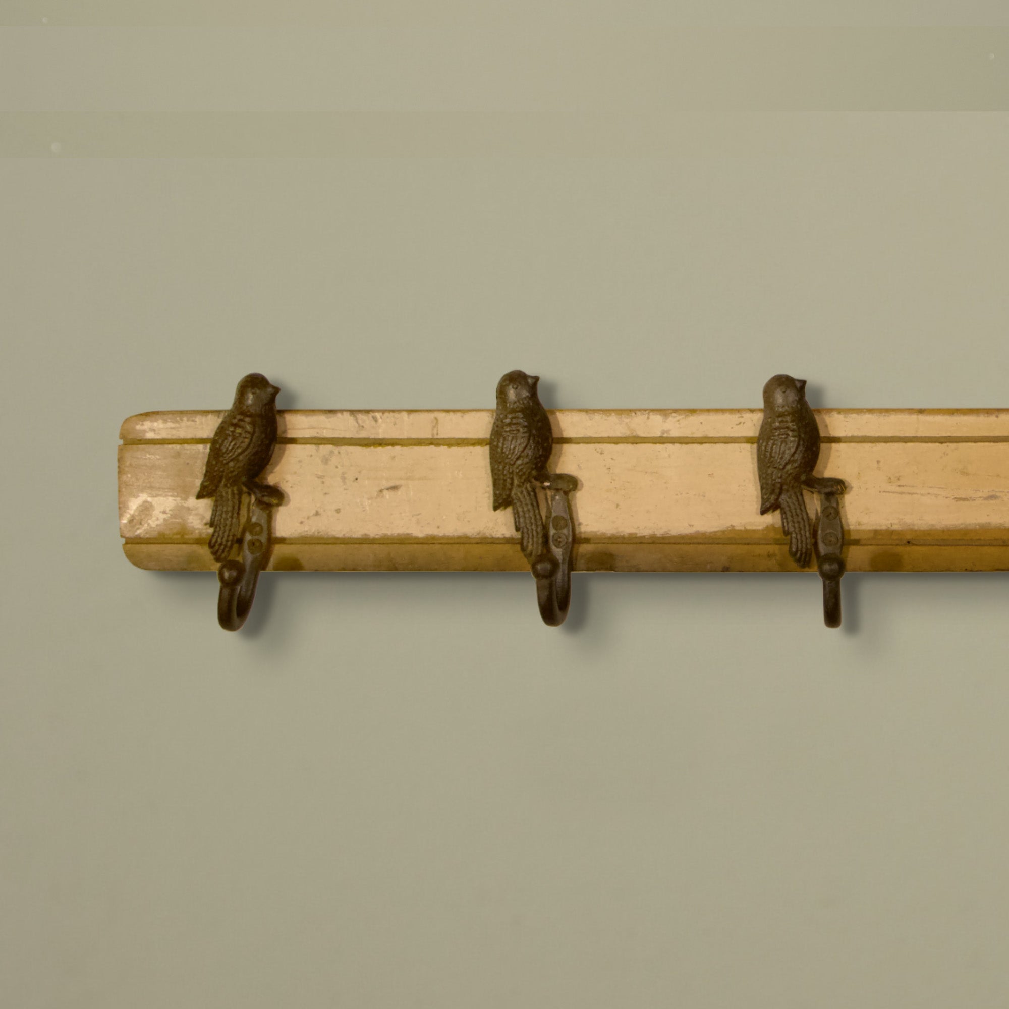 Rustic Wood Base Bird Shaped 5 Hooks - Cream Color