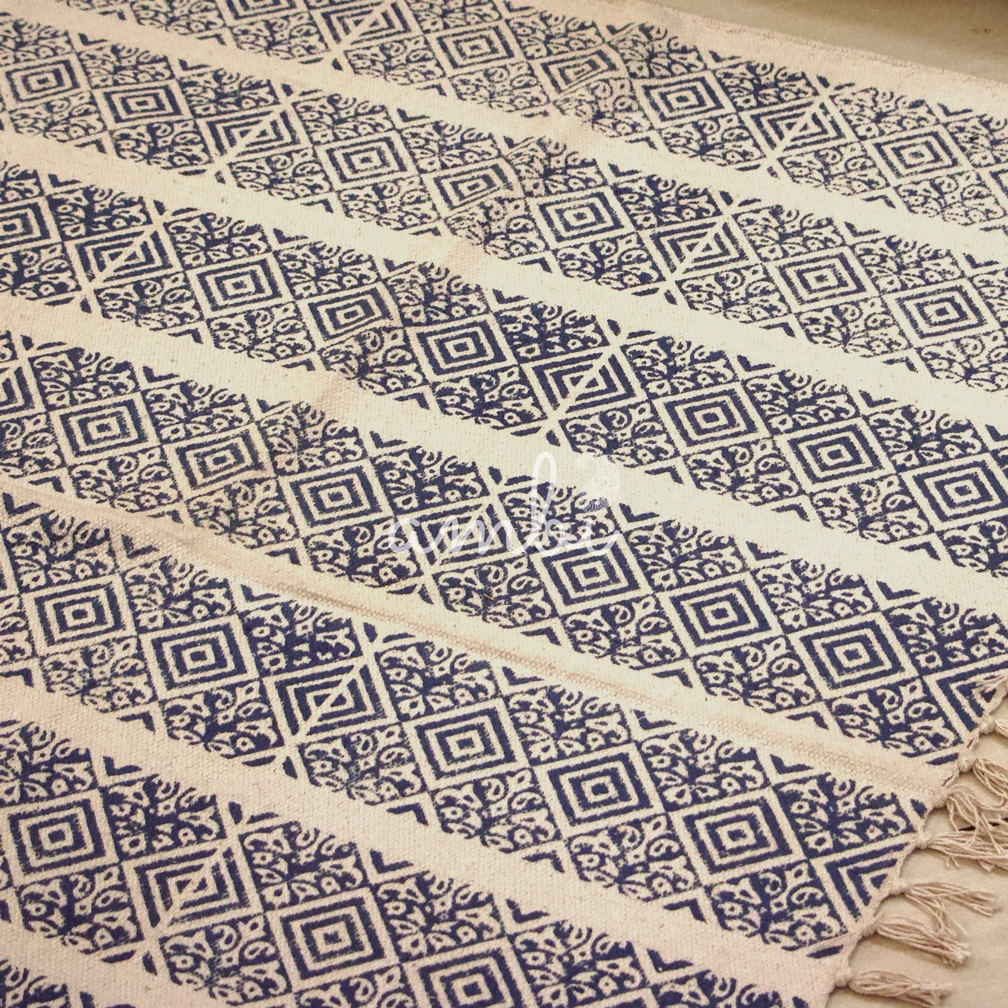 2026 Collection On Sale - Elegant White Cotton Durrie / Rug featuring Stunning Blue Geometric Mosaic Block Print Design - 4 X 6.5 Ft