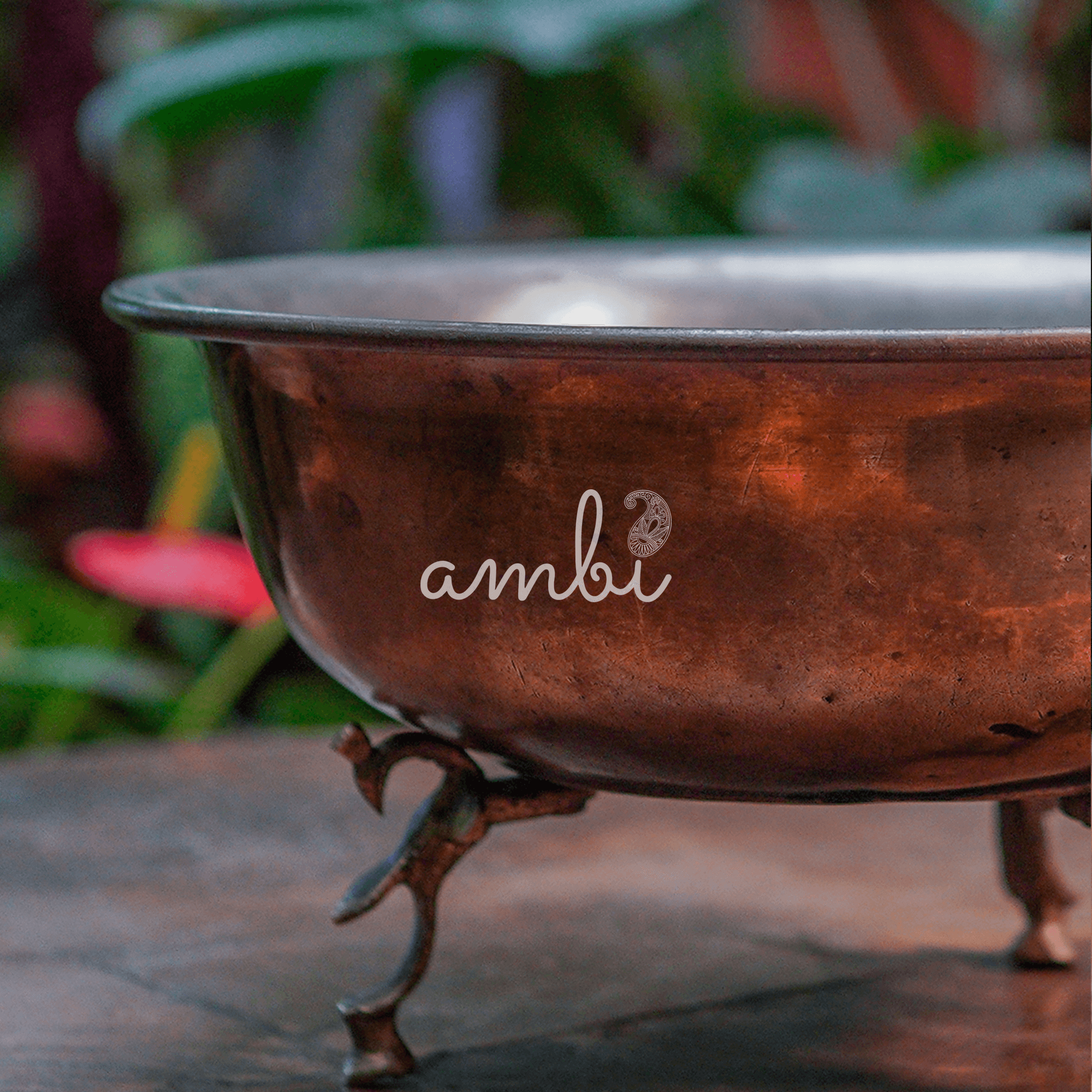 Handcrafted Elegant Vintage Brass Bowl On Legs