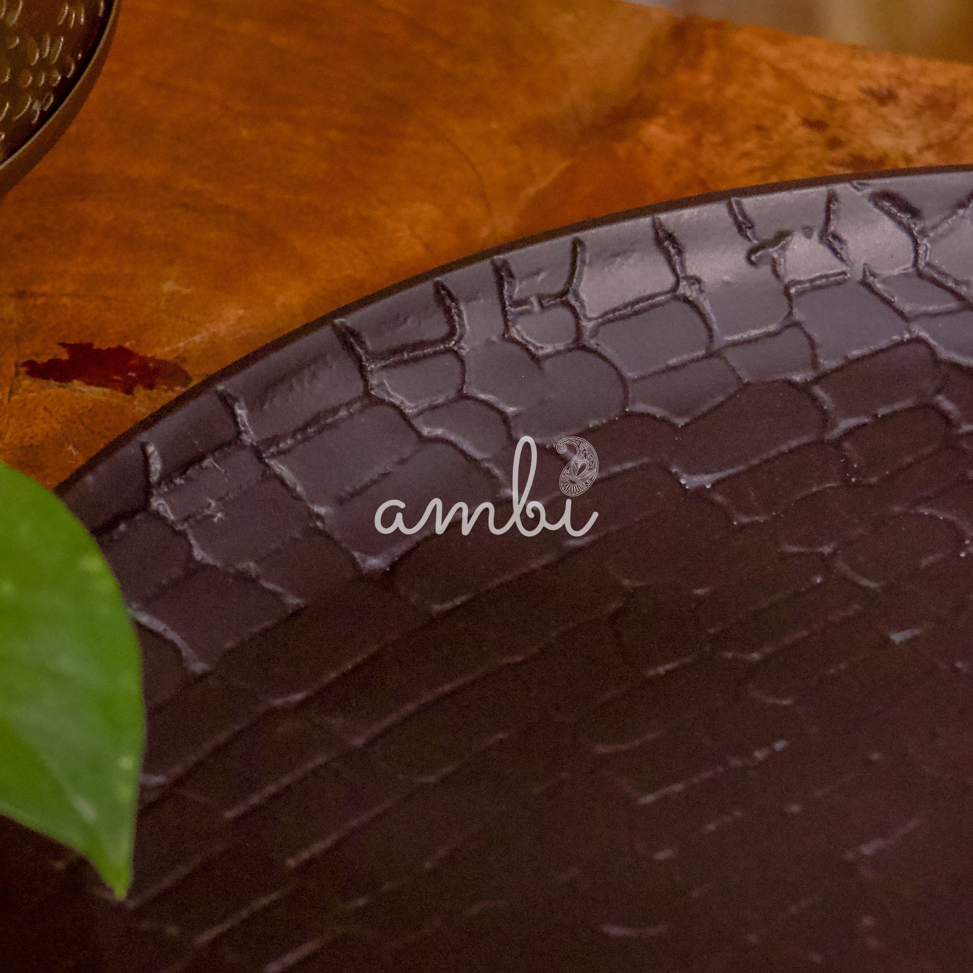 Circular Platter in Embossed Pattern (Black Mat Finish)