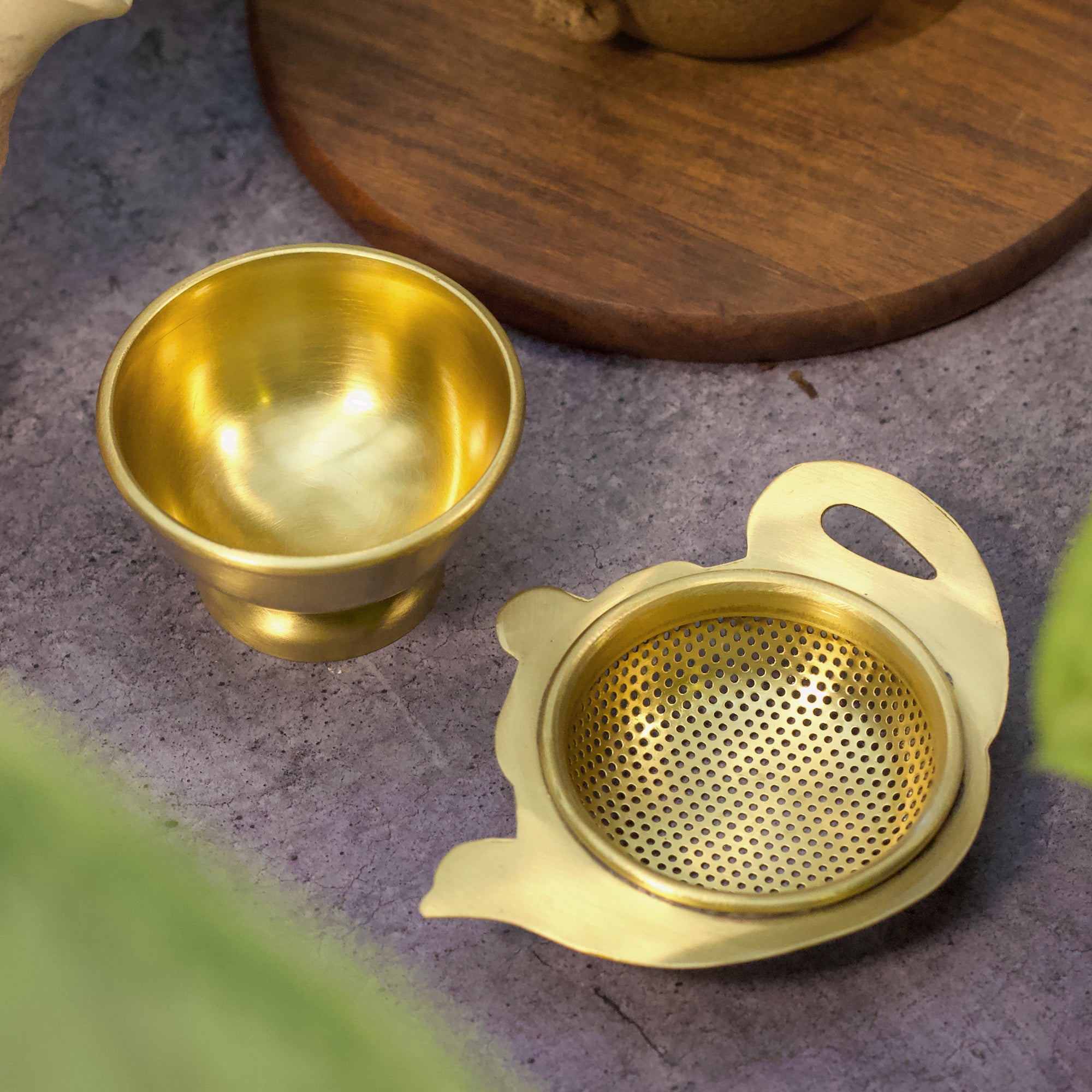 Kettle Shaped Tea Medium Sized Strainer with Resting Pot