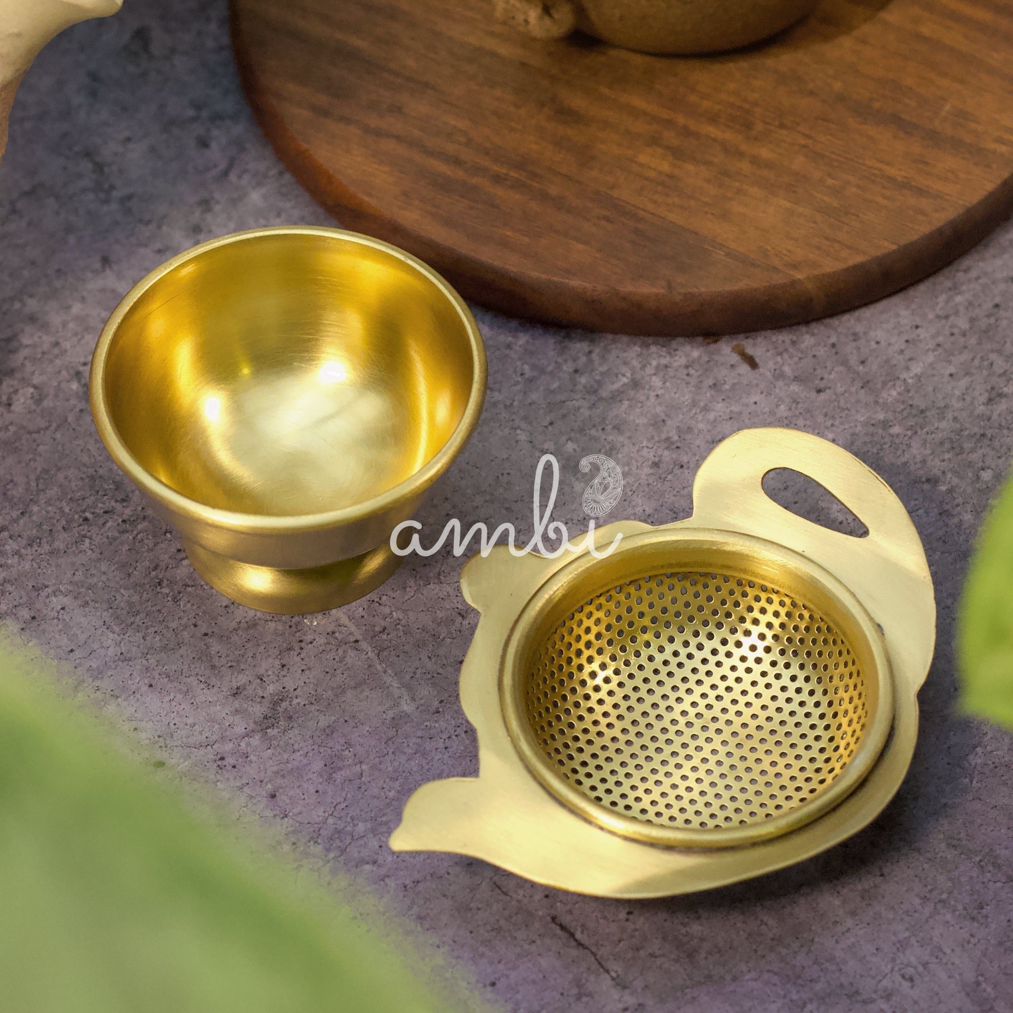 Kettle Shaped Tea Medium Sized Strainer with Resting Pot