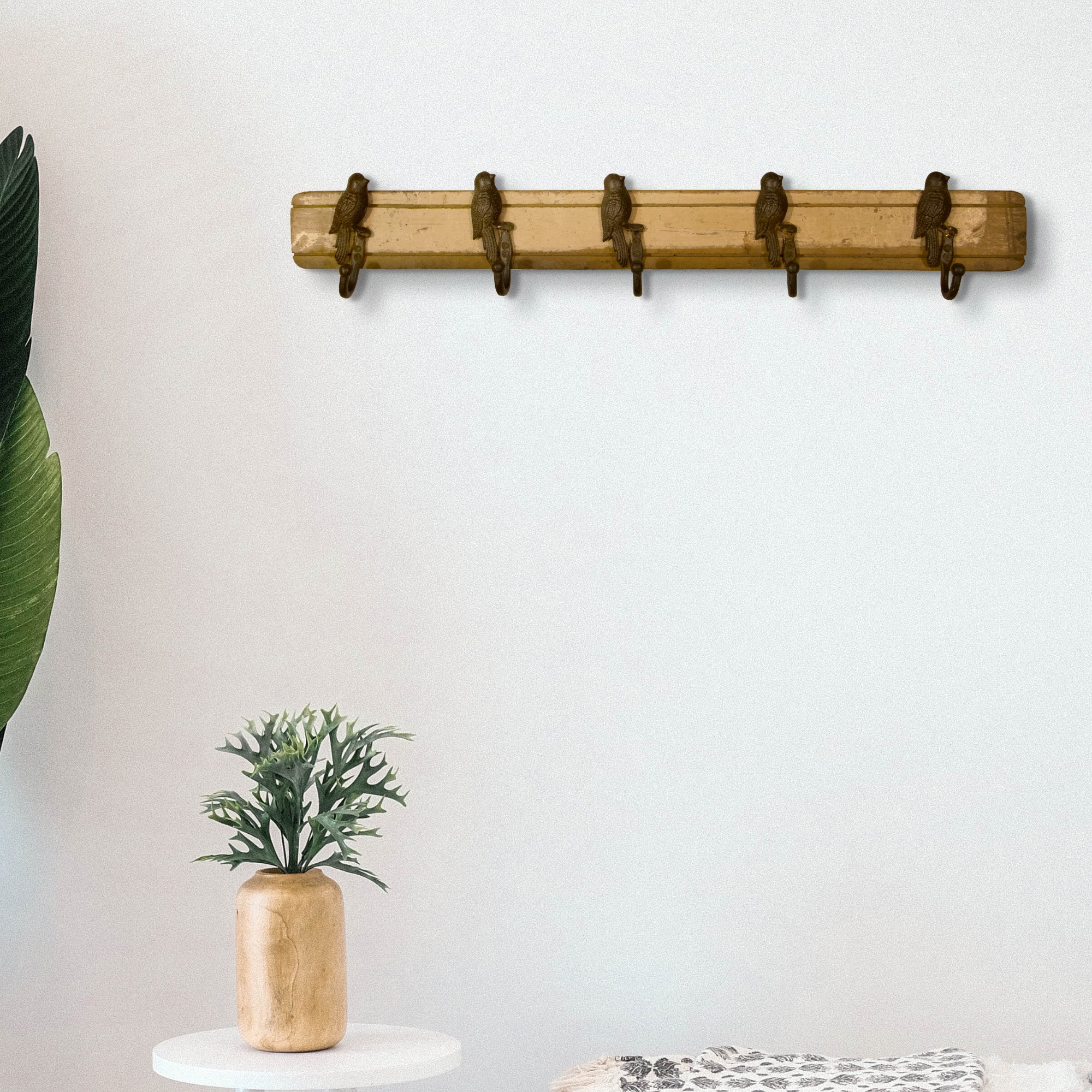 Rustic Wood Base Bird Shaped 5 Hooks - Cream Color