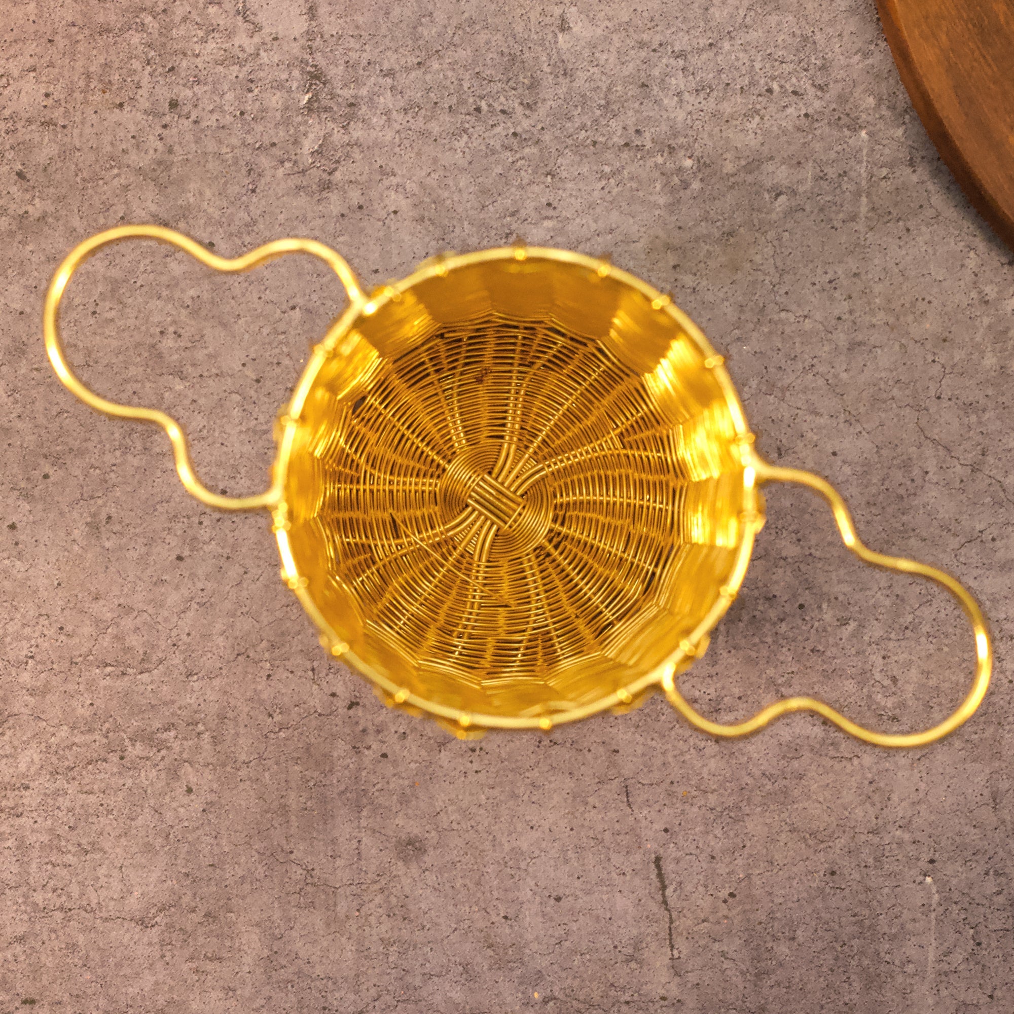 Wire Mesh Cylindrical Tea Infuser - Gold Finish Wire