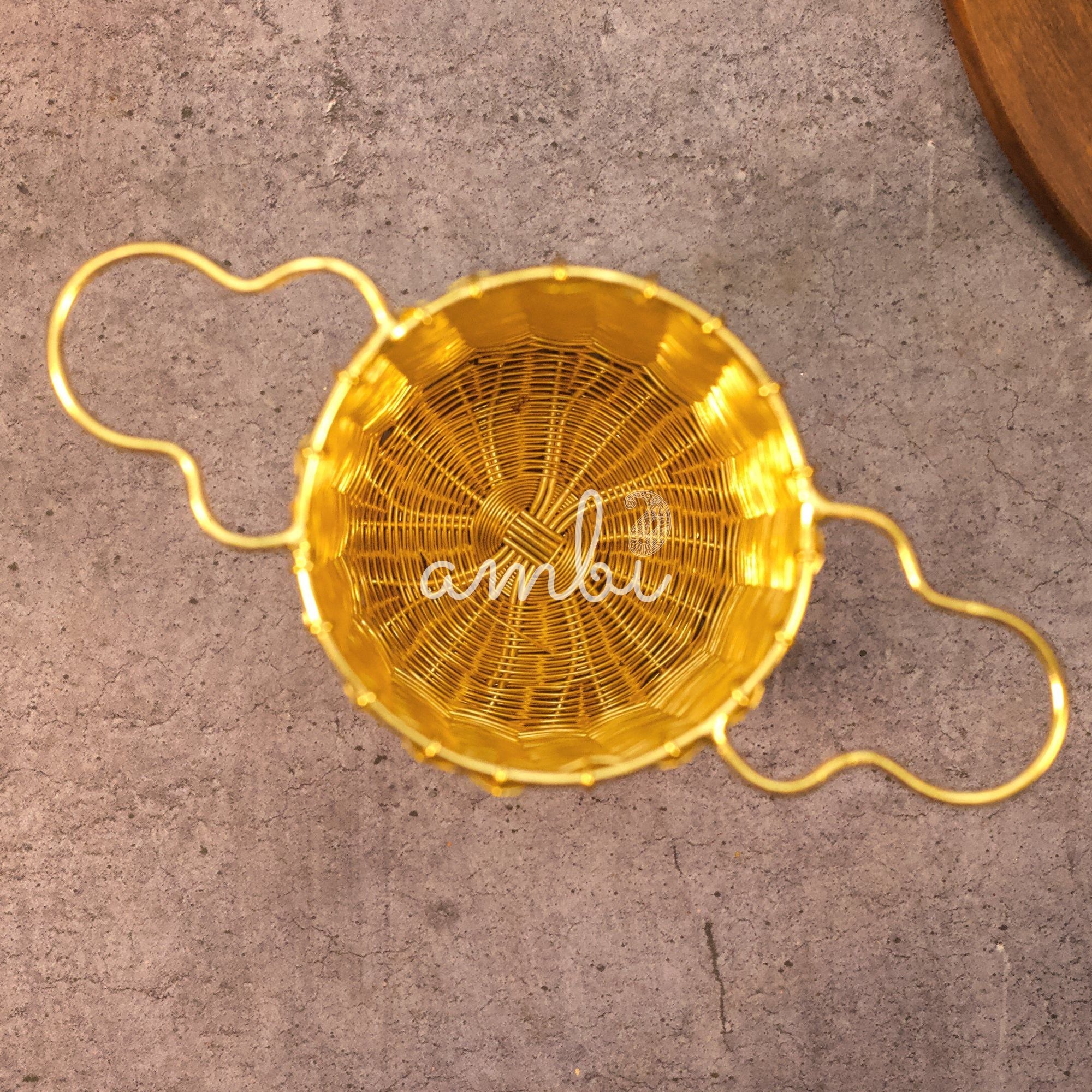 Wire Mesh Cylindrical Tea Infuser - Gold Finish Wire