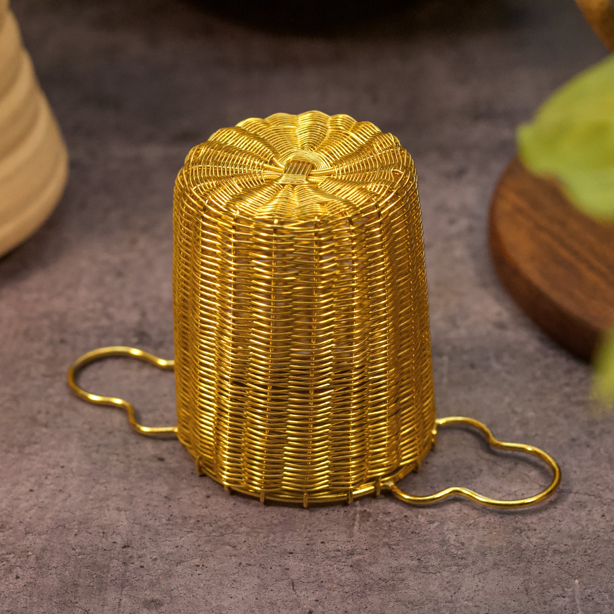 Wire Mesh Cylindrical Tea Infuser - Gold Finish Wire