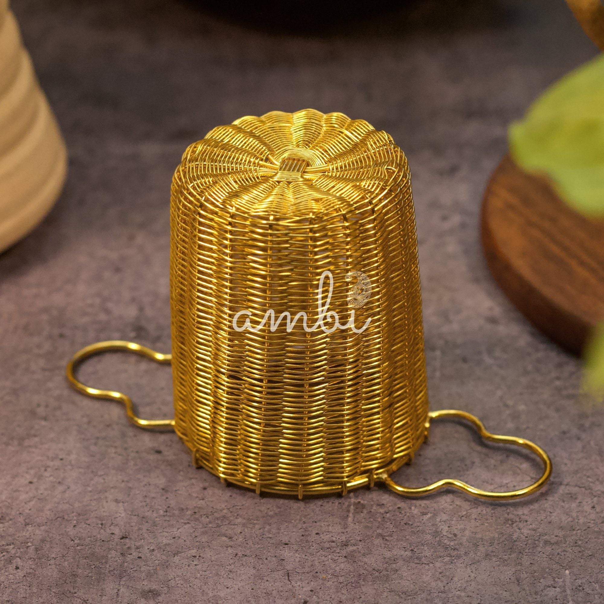 Wire Mesh Cylindrical Tea Infuser - Gold Finish Wire