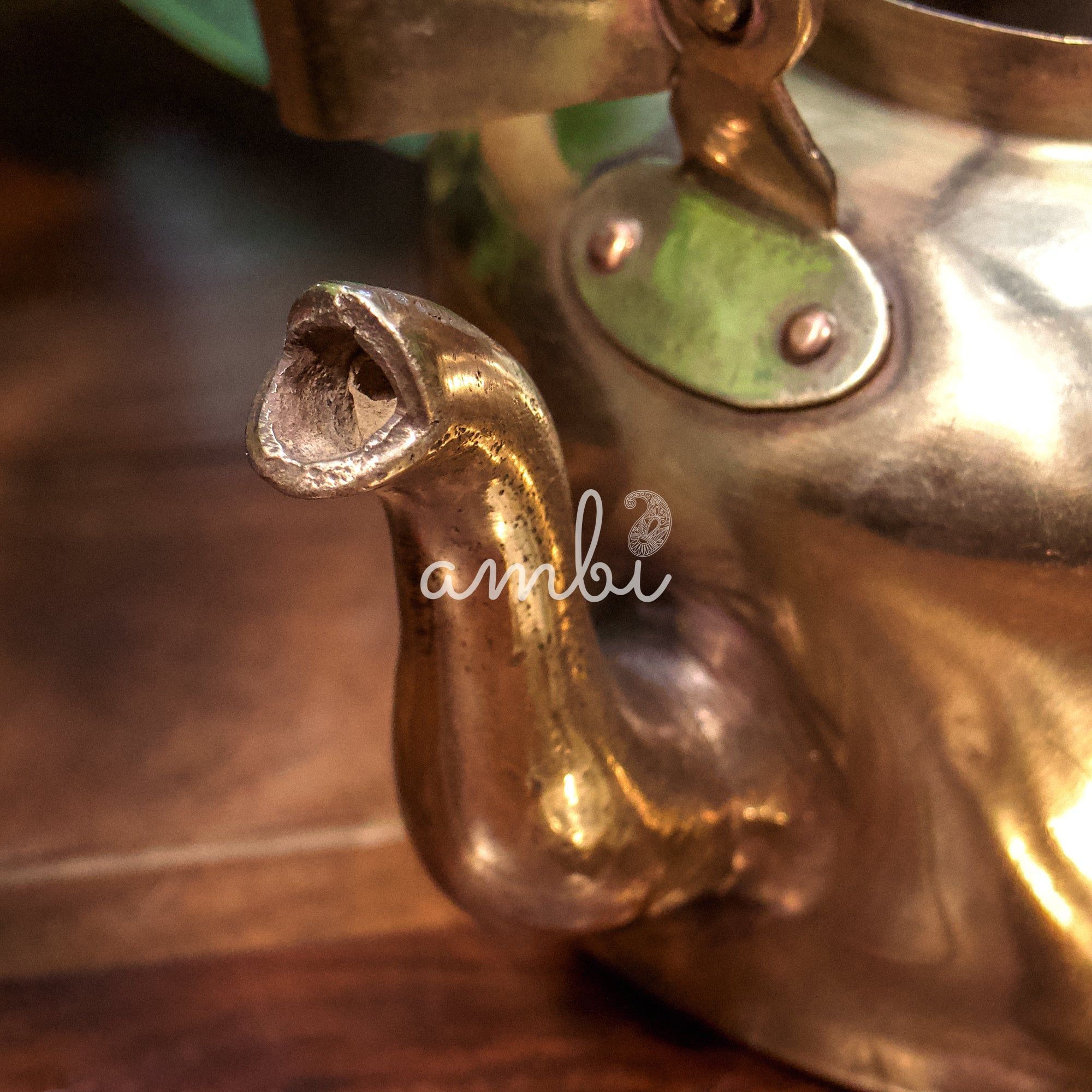 Handcrafted Elegant Vintage Brass Tea Pot