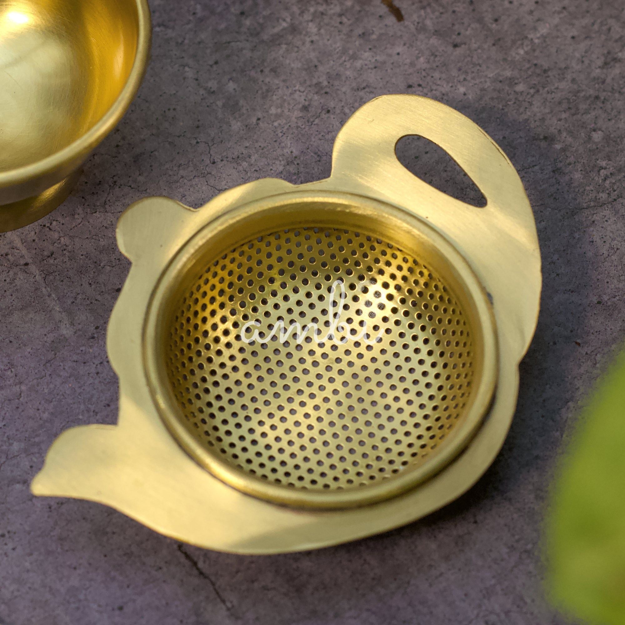 Kettle Shaped Tea Medium Sized Strainer with Resting Pot