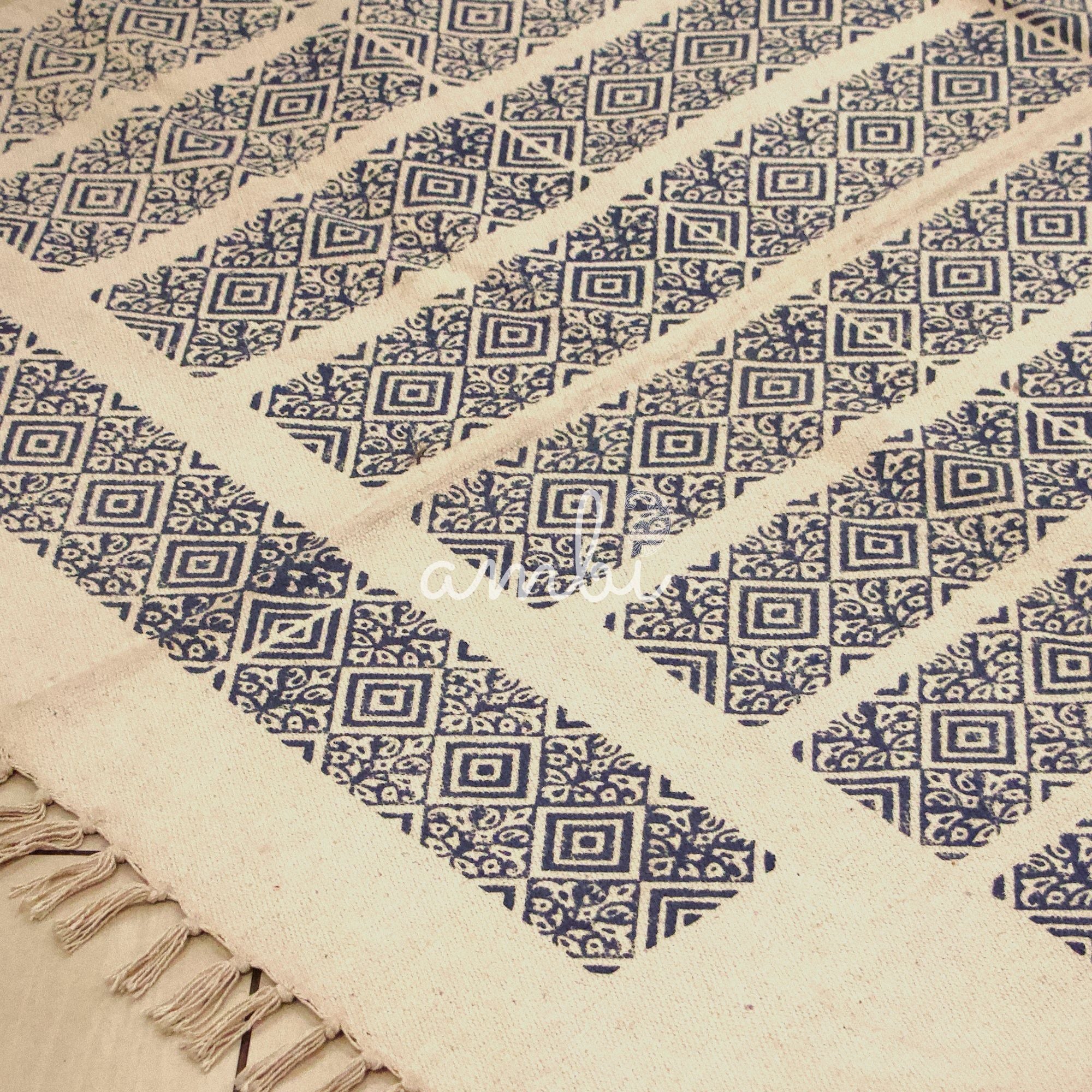 2026 Collection On Sale - Elegant White Cotton Durrie / Rug featuring Stunning Blue Geometric Mosaic Block Print Design - 4 X 6.5 Ft