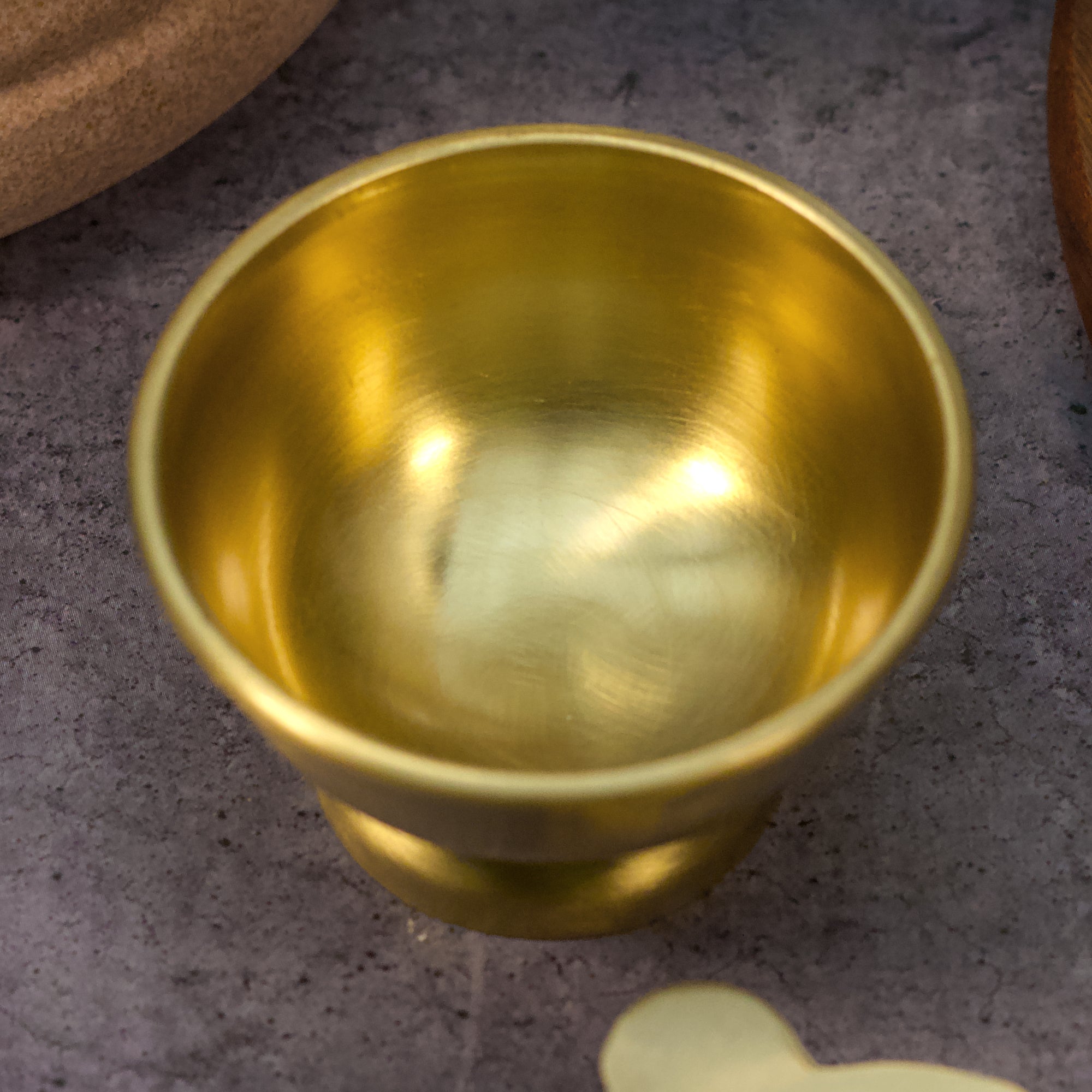 Kettle Shaped Tea Medium Sized Strainer with Resting Pot