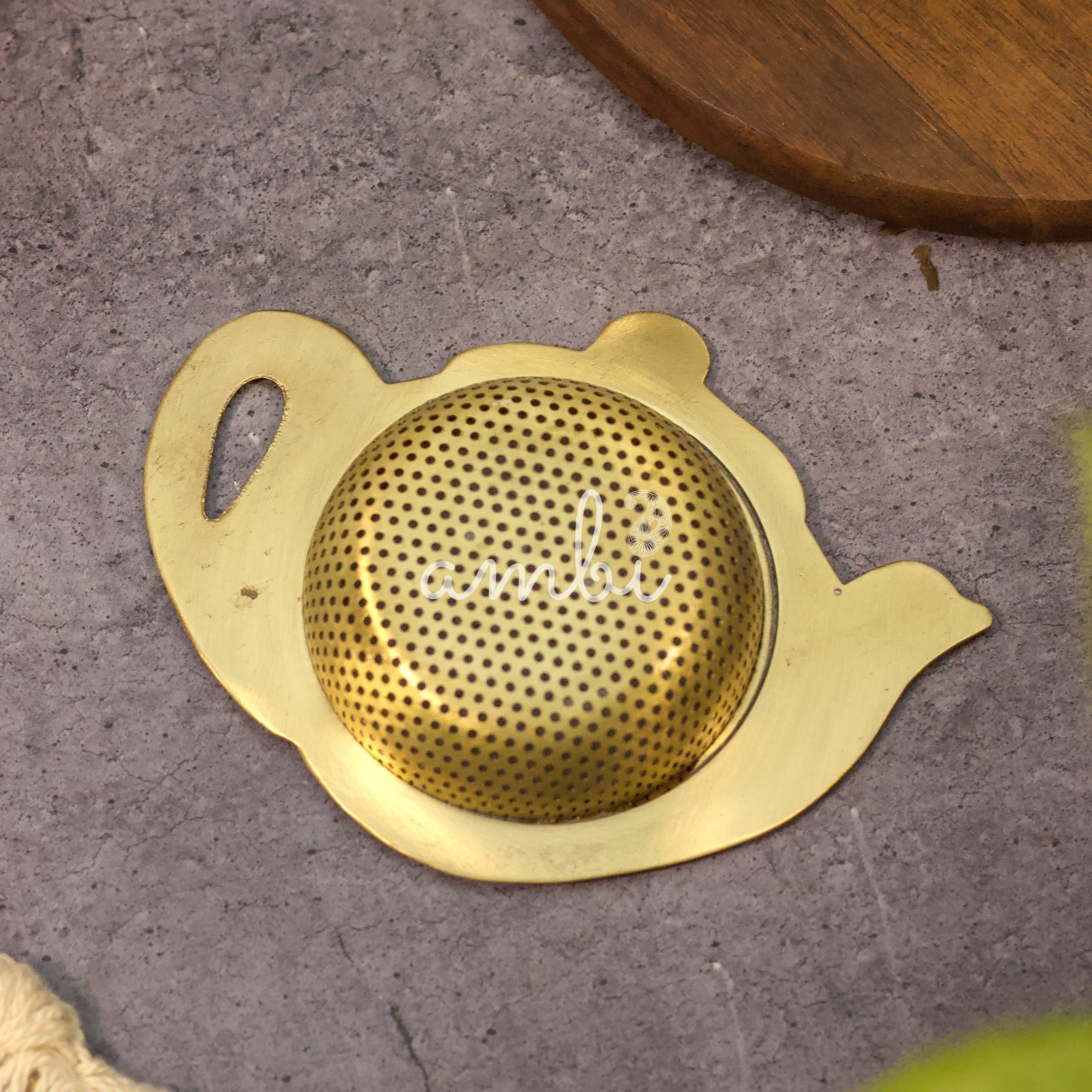 Kettle Shaped Tea Medium Sized Strainer with Resting Pot