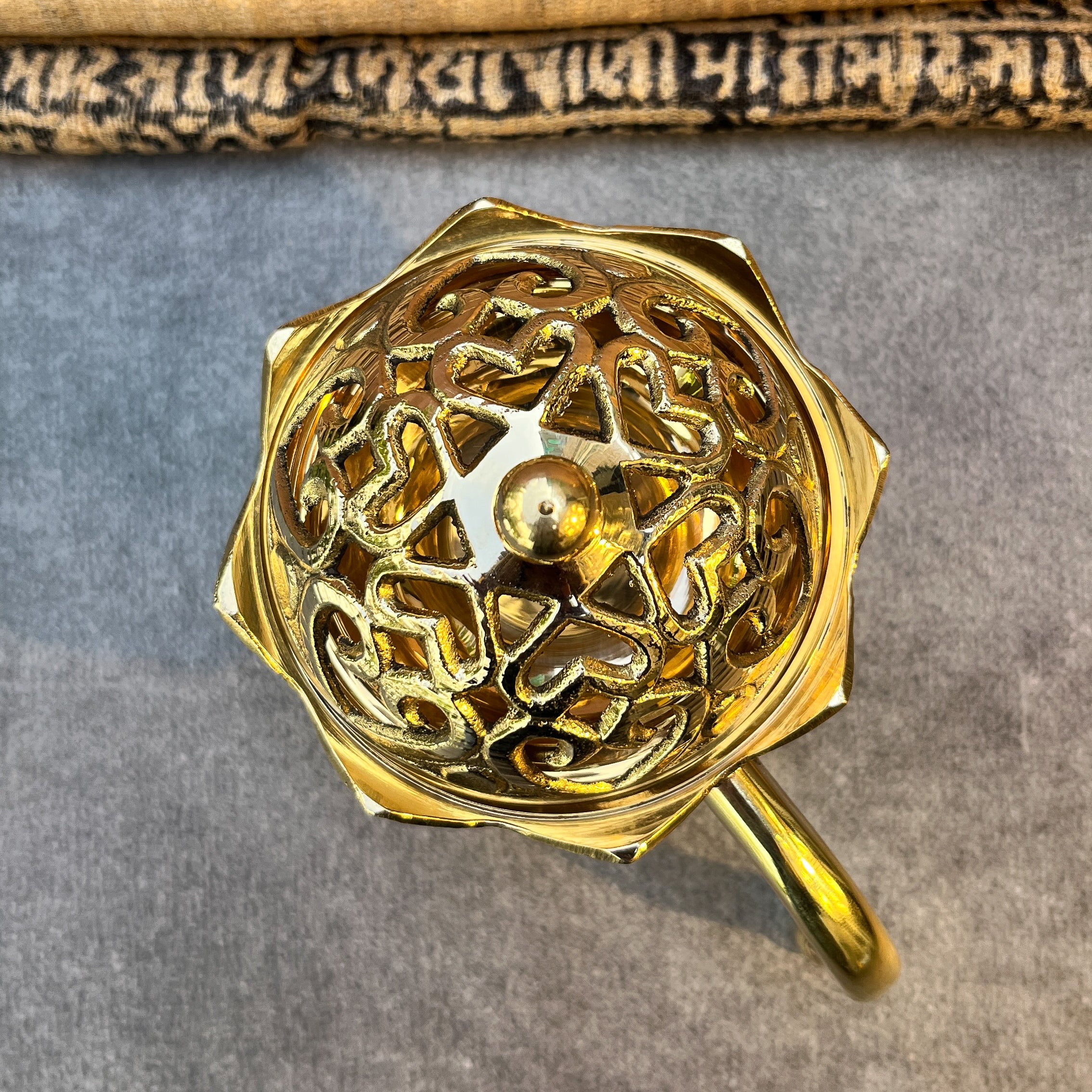 Ambi Regal Bloom Vintage Pure Brass Dhoop Dani / Dhuni with Handle