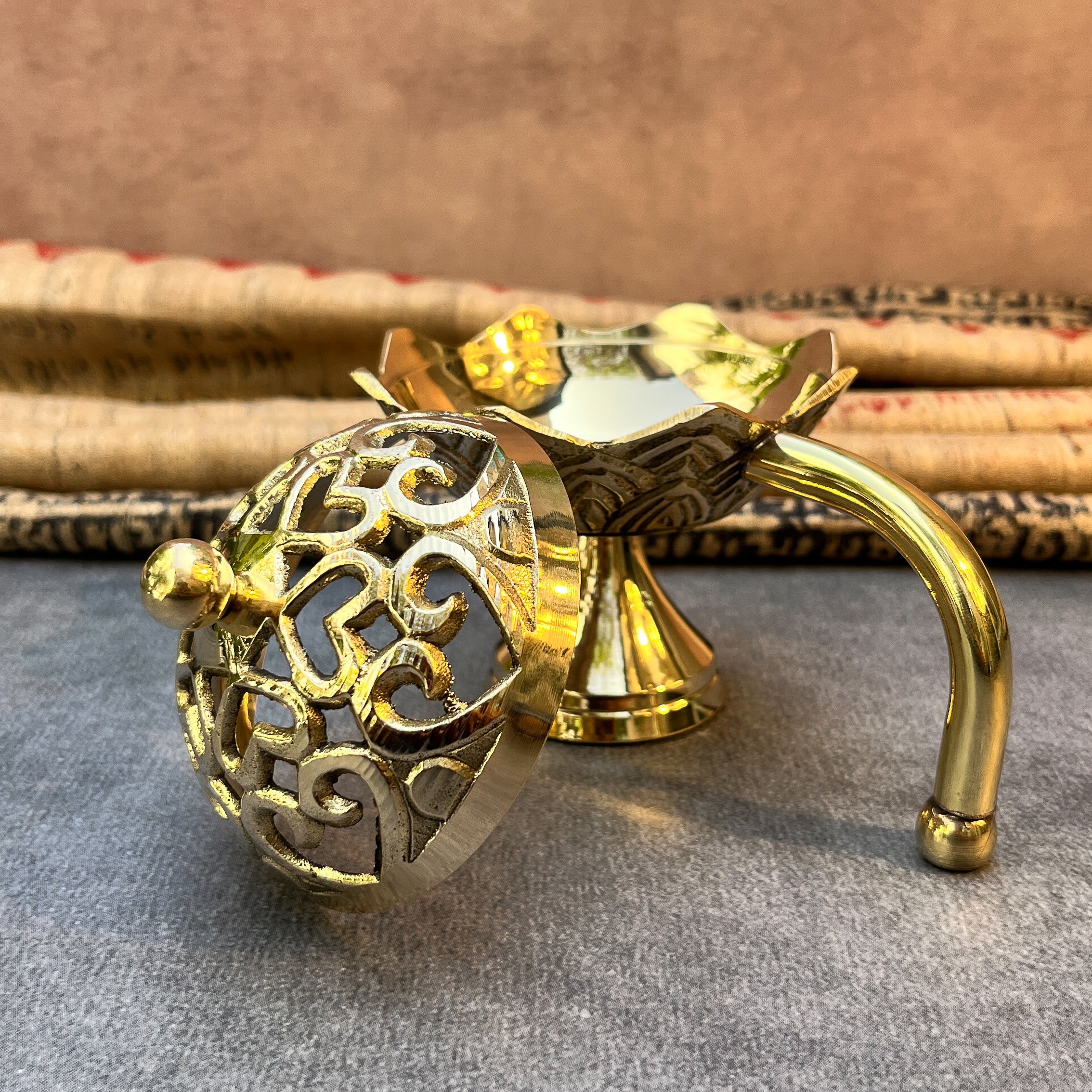 Ambi Regal Bloom Vintage Pure Brass Dhoop Dani / Dhuni with Handle