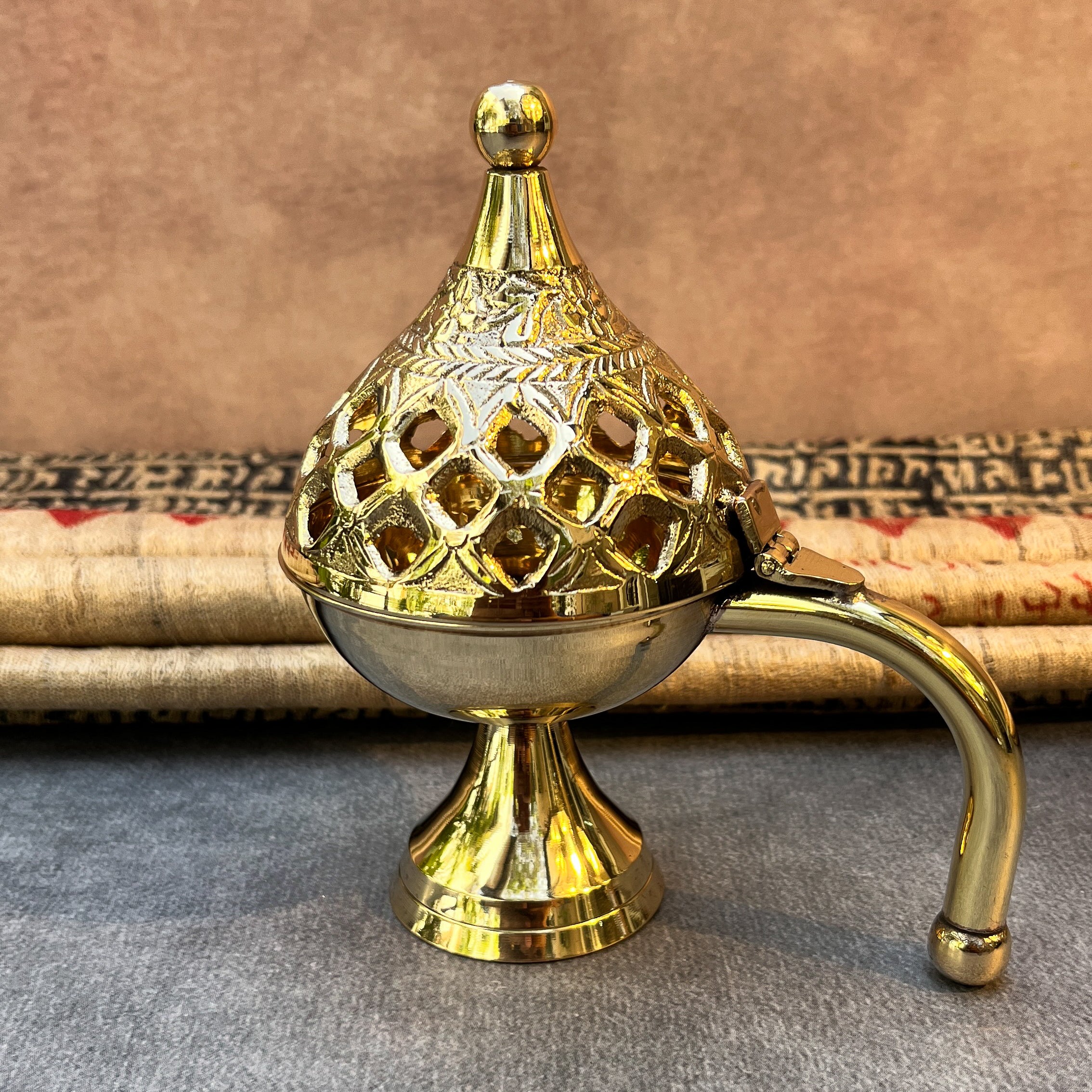 Ambi Handcrafted Pure Brass Dhoop Dani with Handle & Ornate Lid