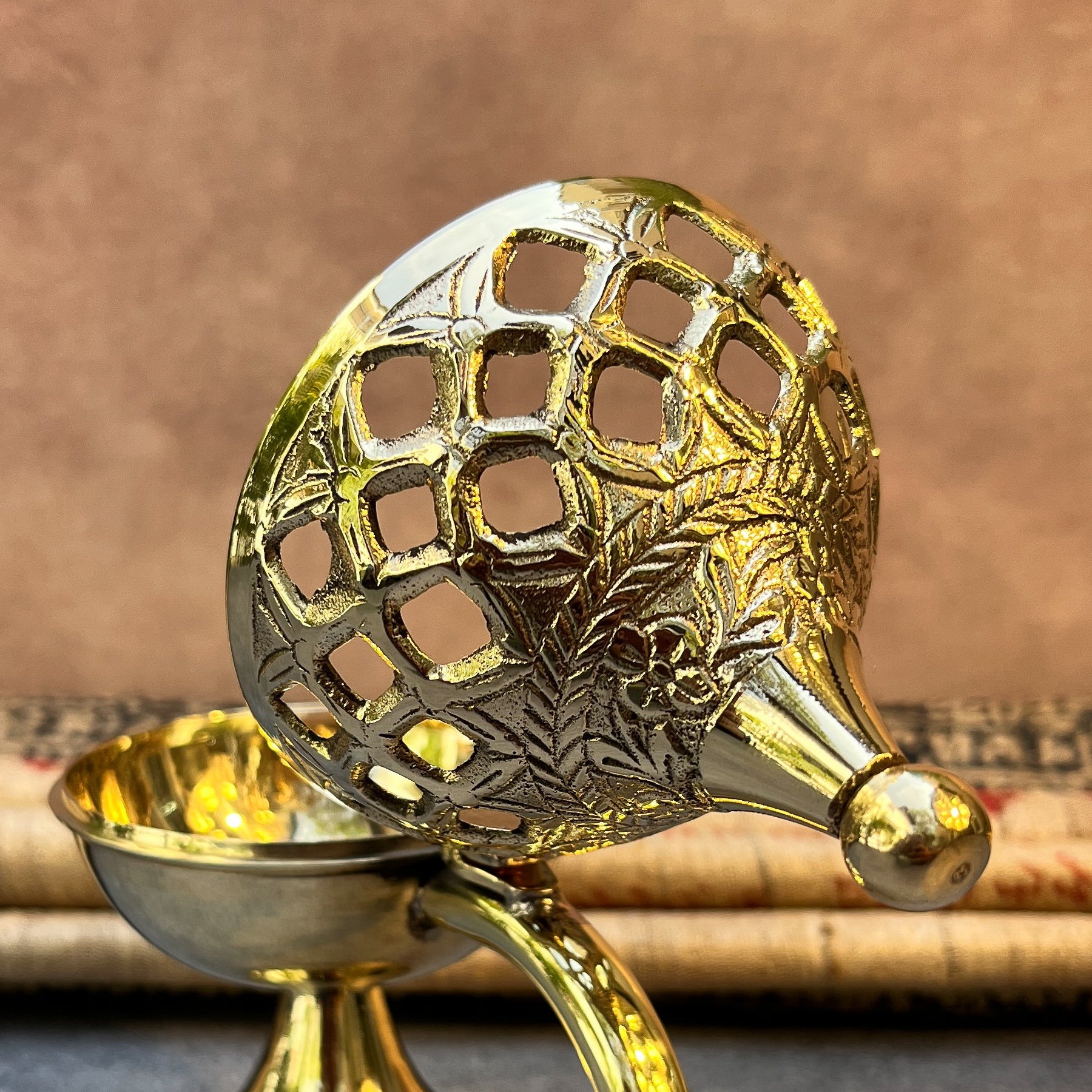 Ambi Handcrafted Pure Brass Dhoop Dani with Handle & Ornate Lid