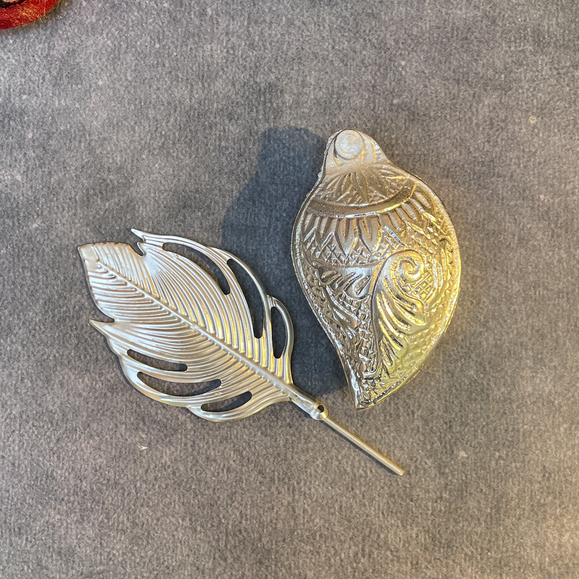 Ambi Silver-Plated Brass Kumkum Box with Feather Applicator | Pooja Accessory