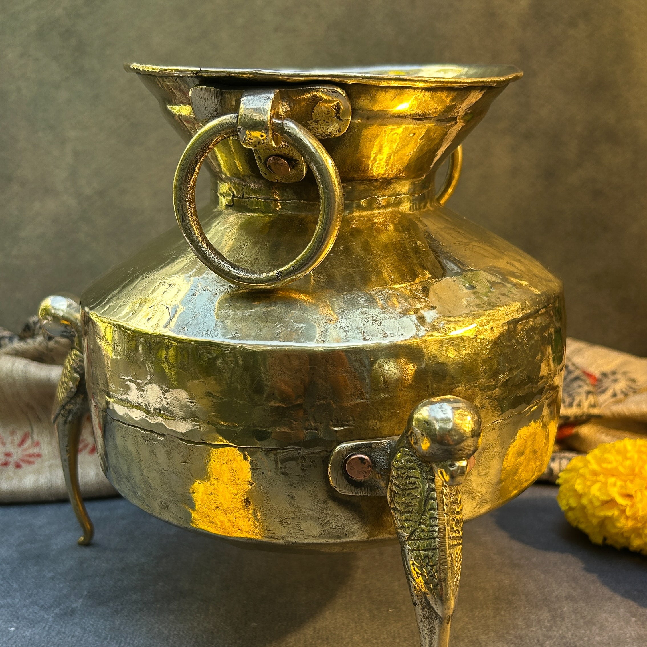 Ambi Vintage Brass Water Pot (Mataka) with Narrow Neck and on Legs