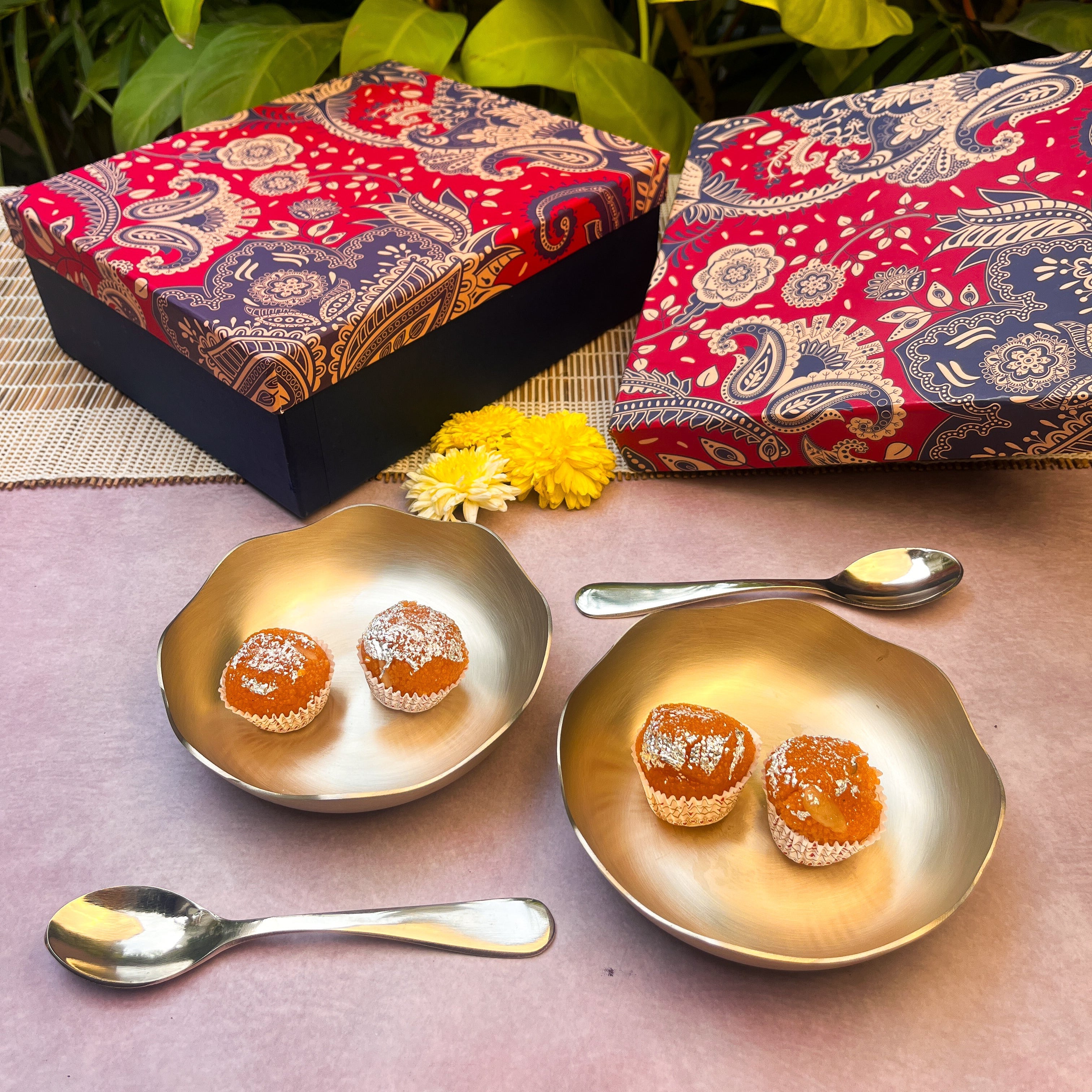 Ambi 100% Pure Lead-Free Kansa Fluted Edge Plate & Spoon Set of two 6 inch