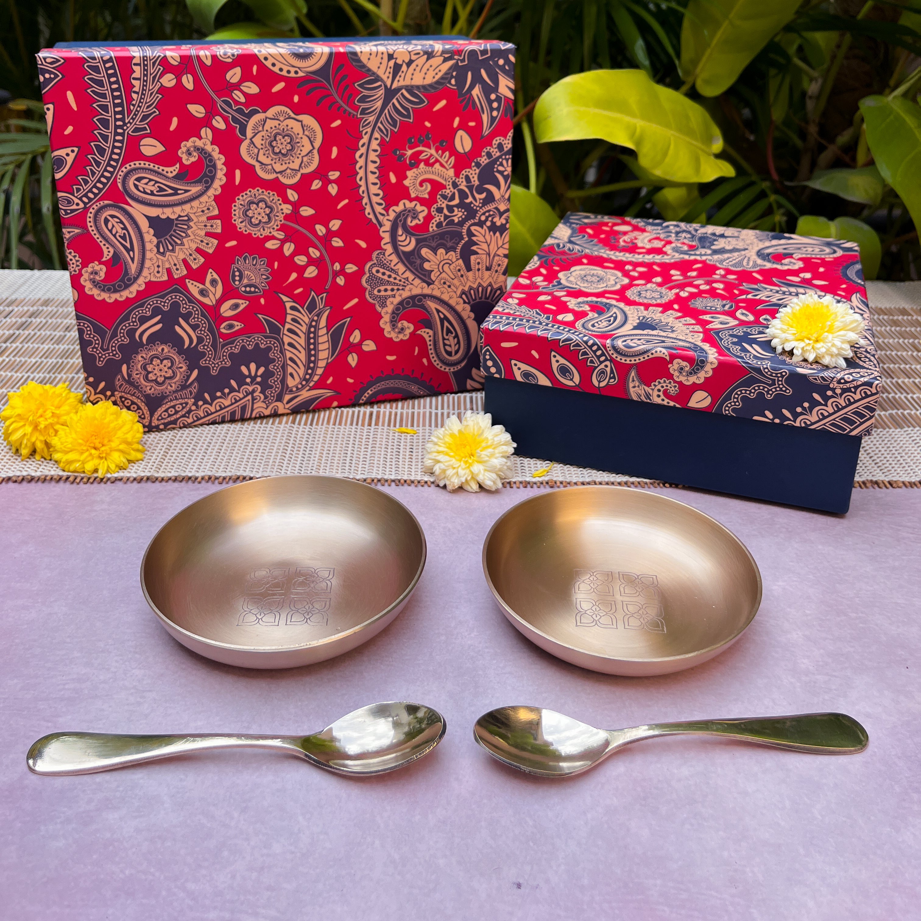 Gift Box – Ambi 100% Pure Lead-Free Kansa Plate with Etching (5-Inch Diameter) & Matching Kansa Spoon