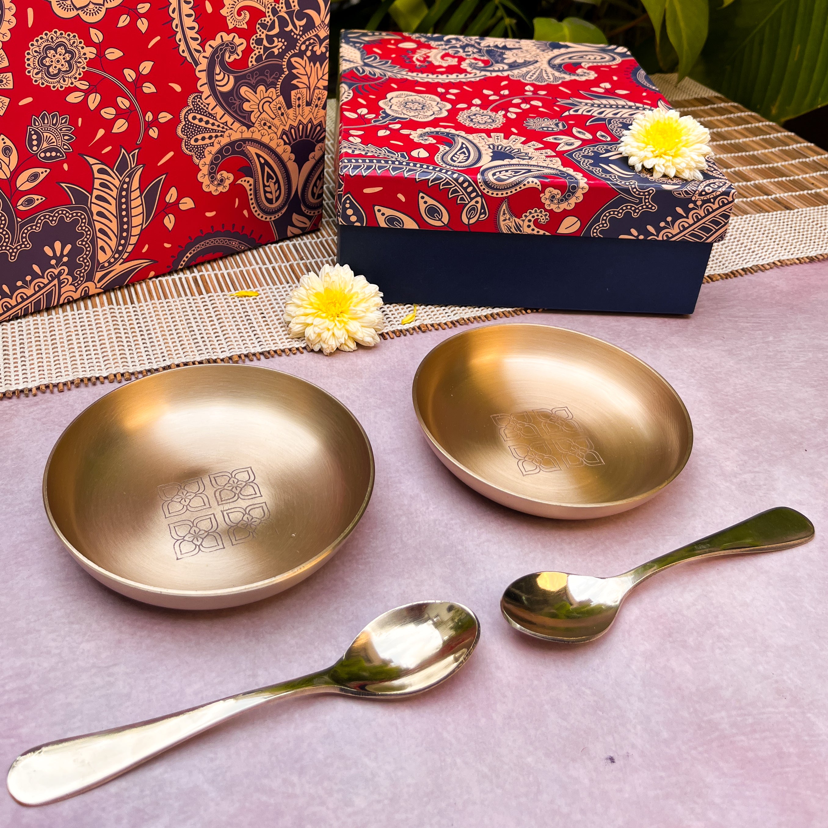 Gift Box – Ambi 100% Pure Lead-Free Kansa Plate with Etching (5-Inch Diameter) & Matching Kansa Spoon