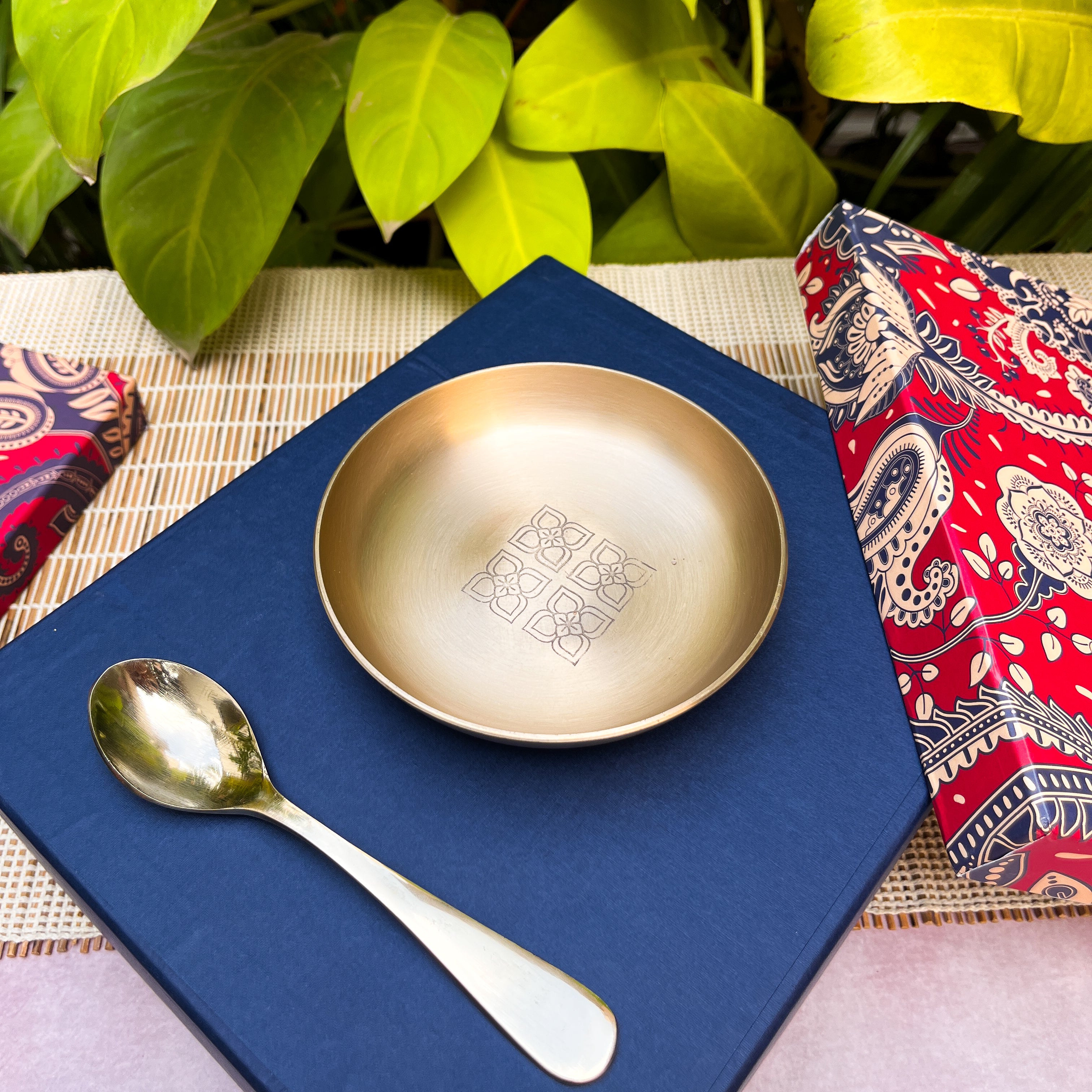 Gift Box – Ambi 100% Pure Lead-Free Kansa Plate with Etching (5-Inch Diameter) & Matching Kansa Spoon