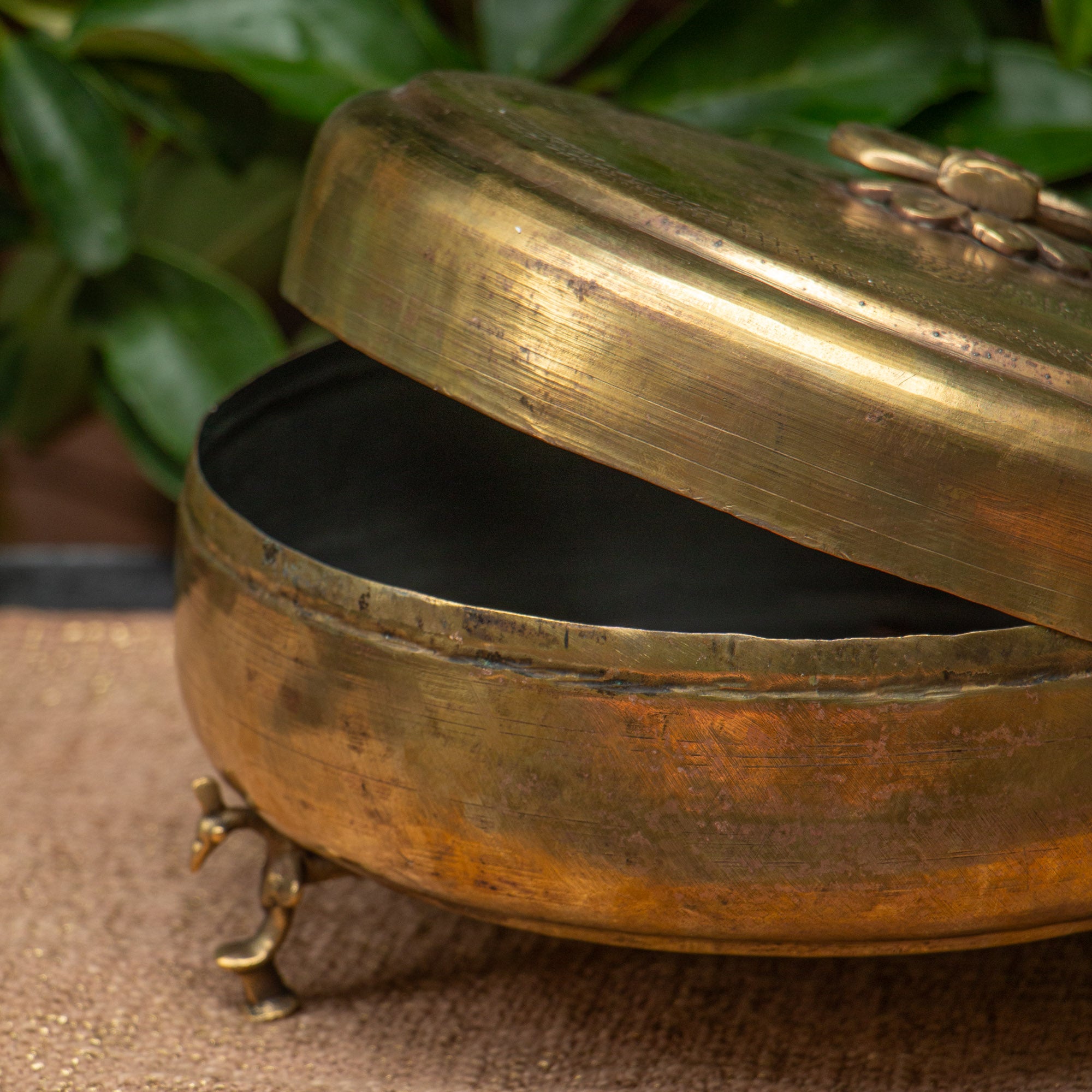 Ambi Pure Brass Rare True Vintage Roti Box on Legs - Large 10 inches Diameter