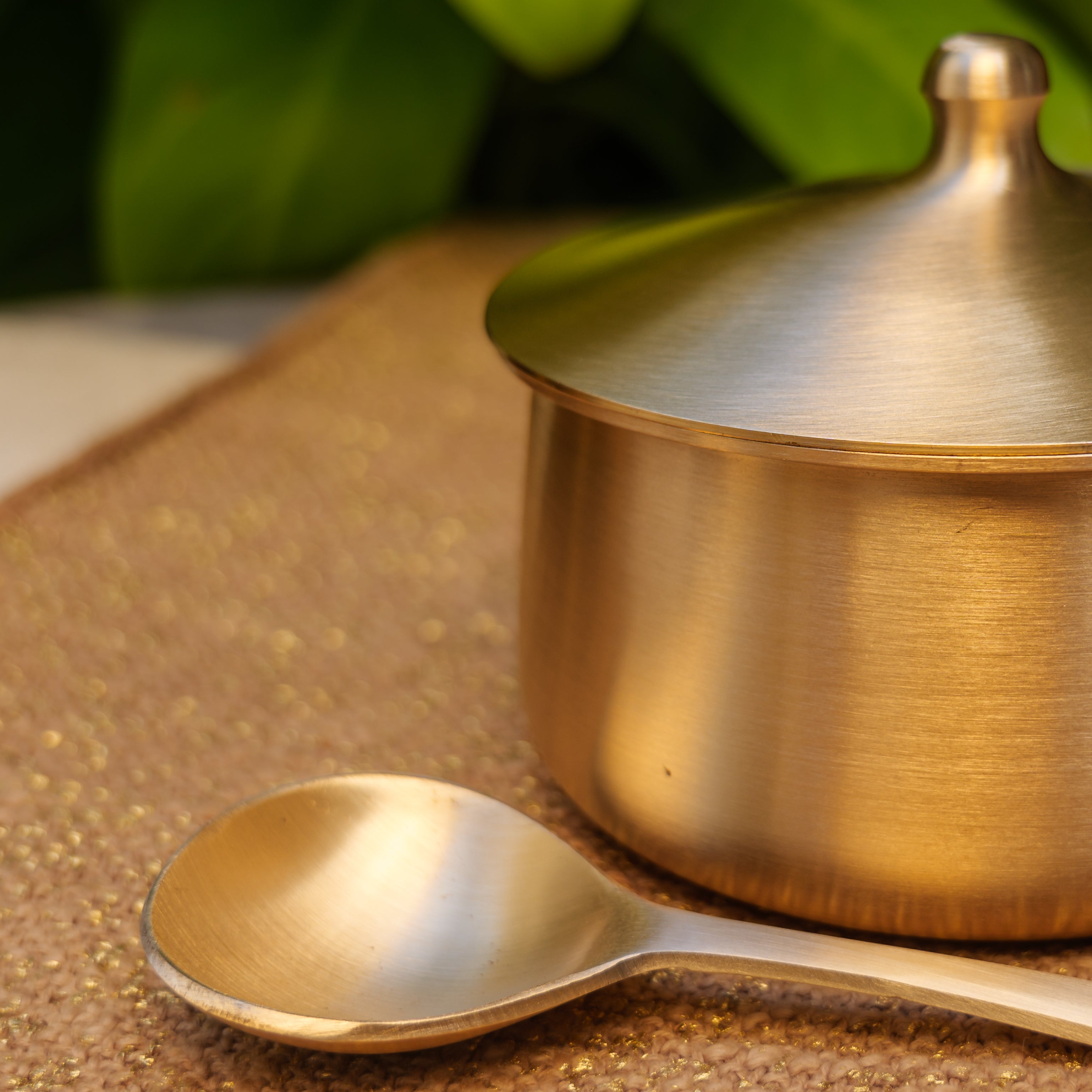 Ambi Very Vogue Pure Kansa Cook & Serve Handi — A Feast Heirloom, Small (600 ML)