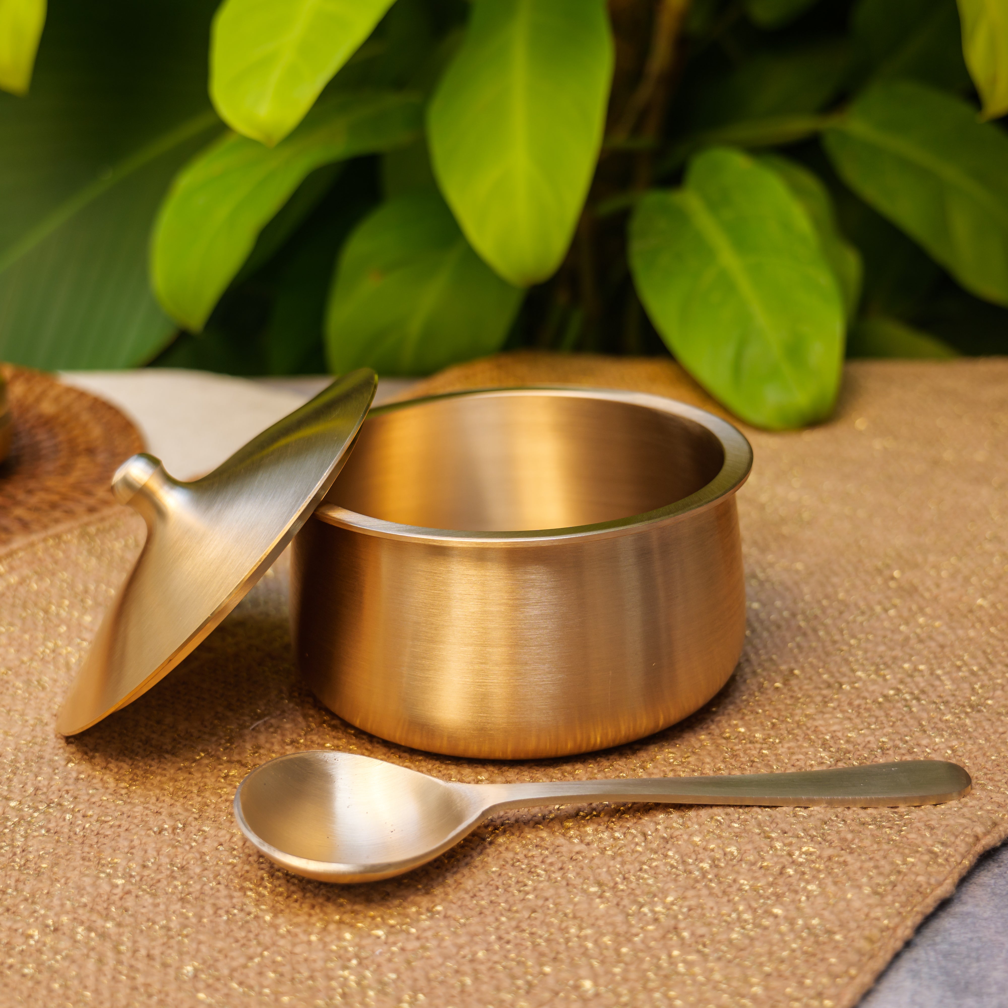 Ambi Very Vogue Pure Kansa Cook & Serve Handi — A Feast Heirloom, Small (600 ML)
