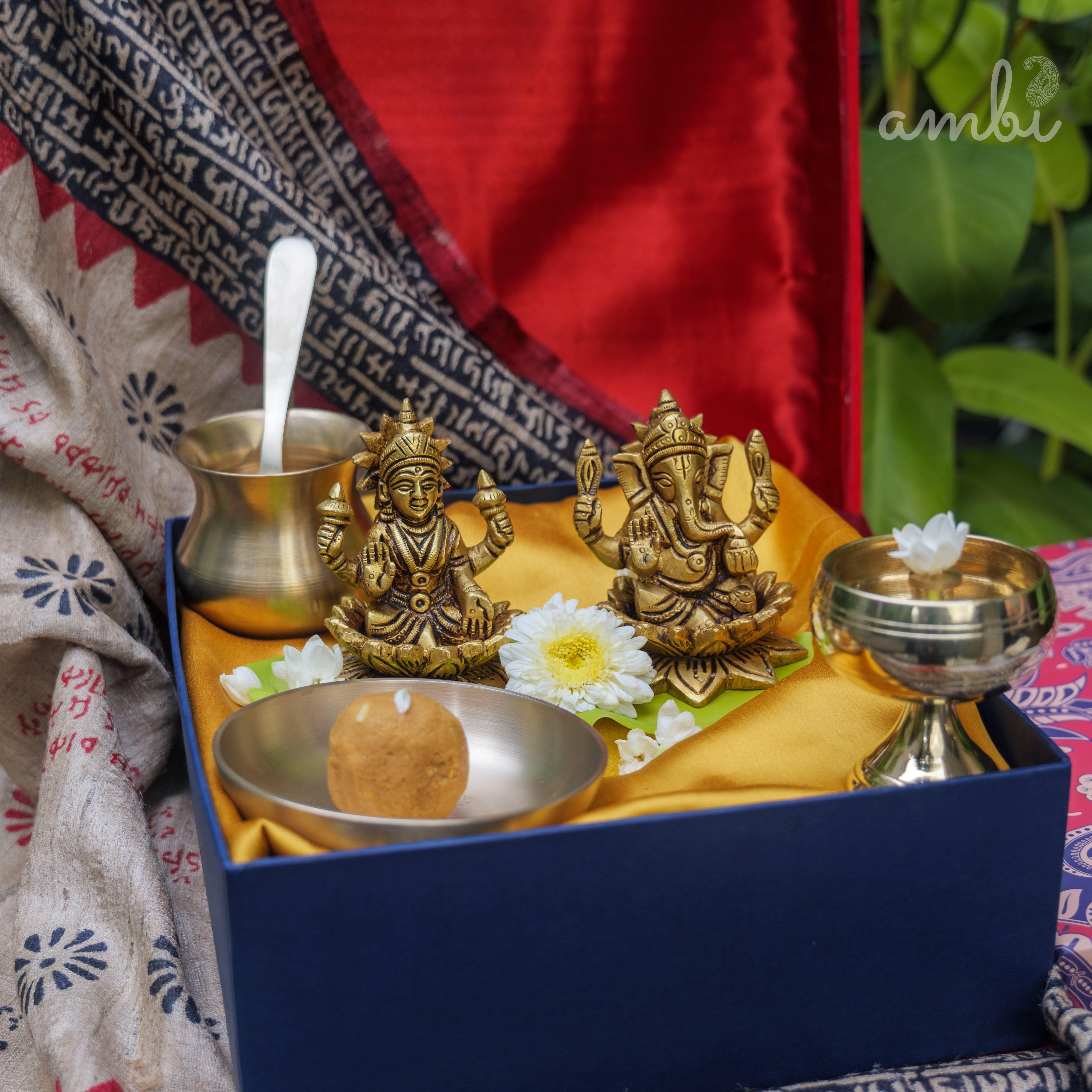 Pure Brass Lakshmi and Ganesha Idols - 3.5 inch height - Heavy Make