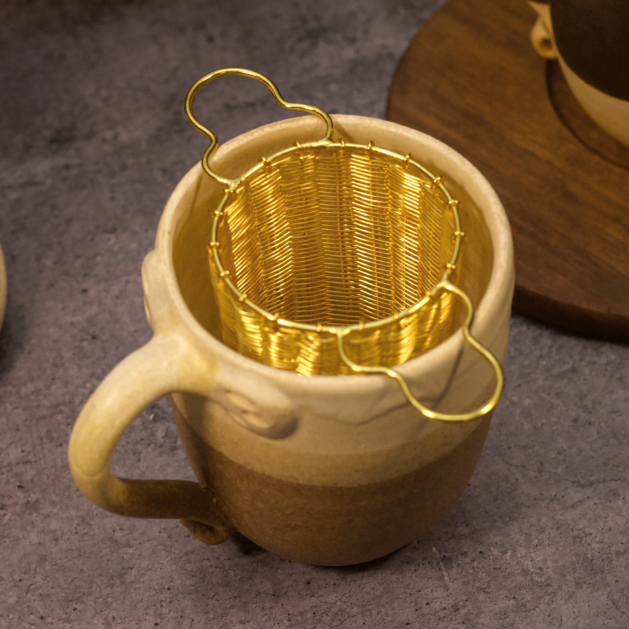 Wire Mesh Cylindrical Tea Infuser - Gold Finish Wire