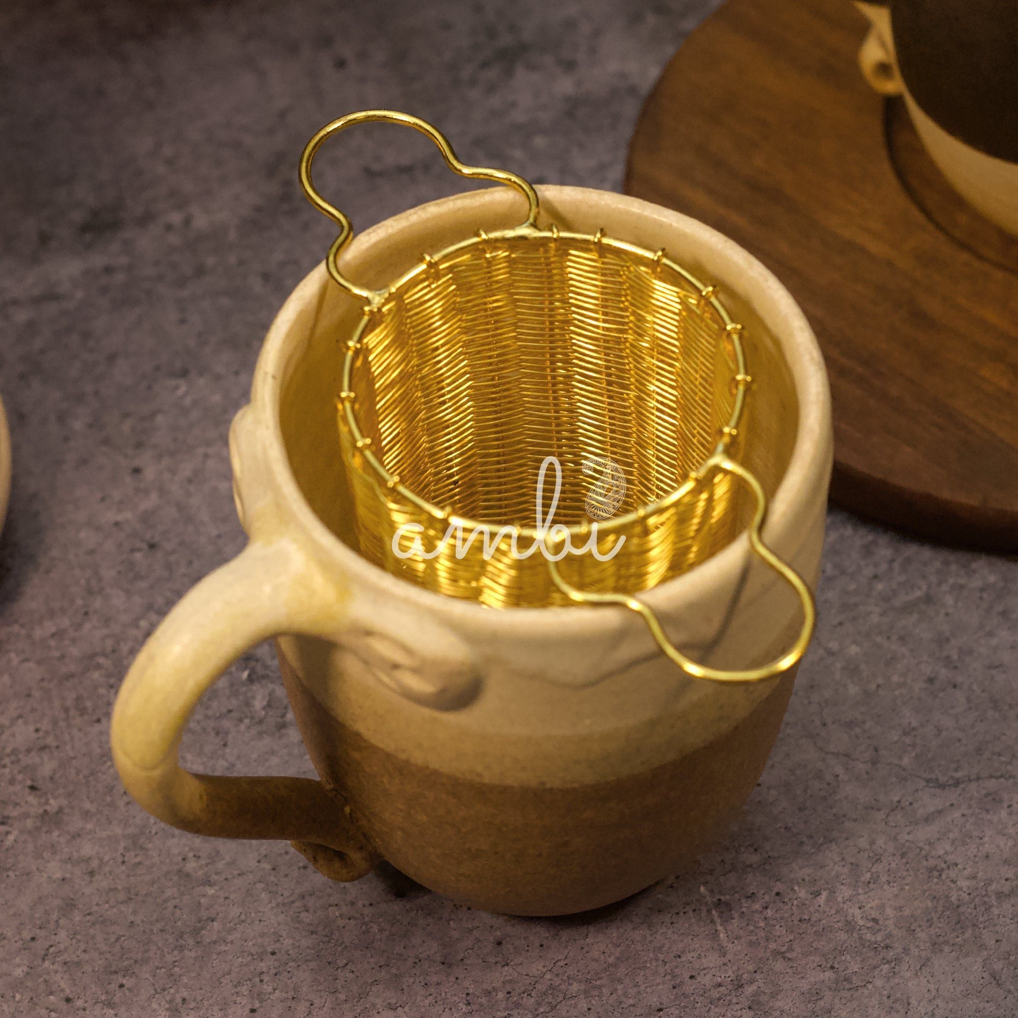 Wire Mesh Cylindrical Tea Infuser - Gold Finish Wire