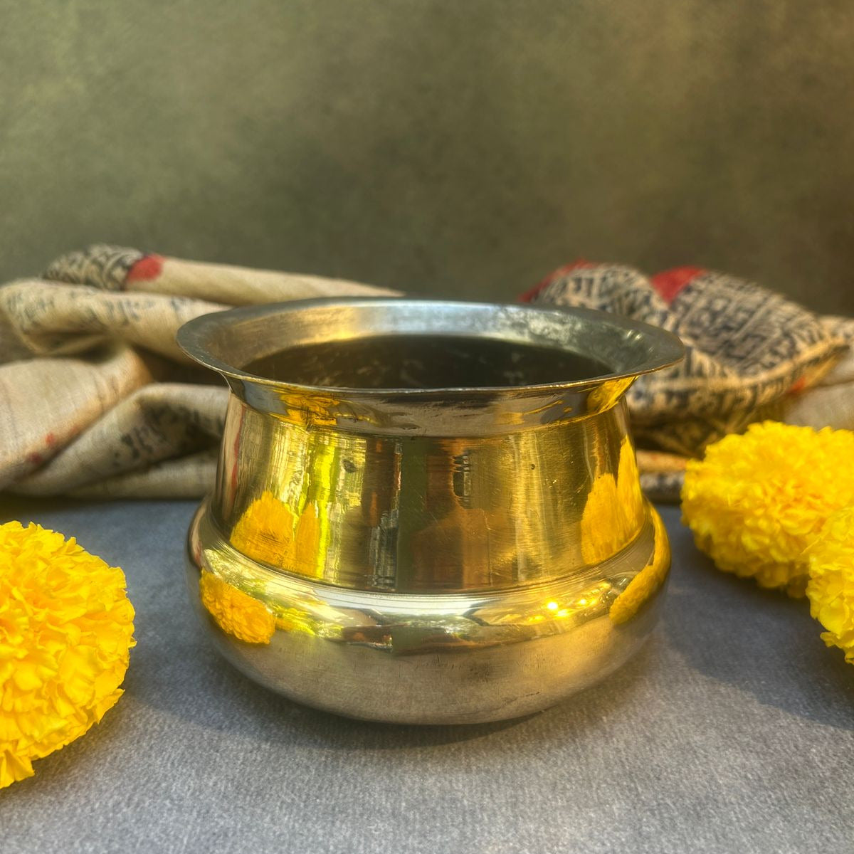 Handcrafted Vintage Timeless Brass Pot On Leg