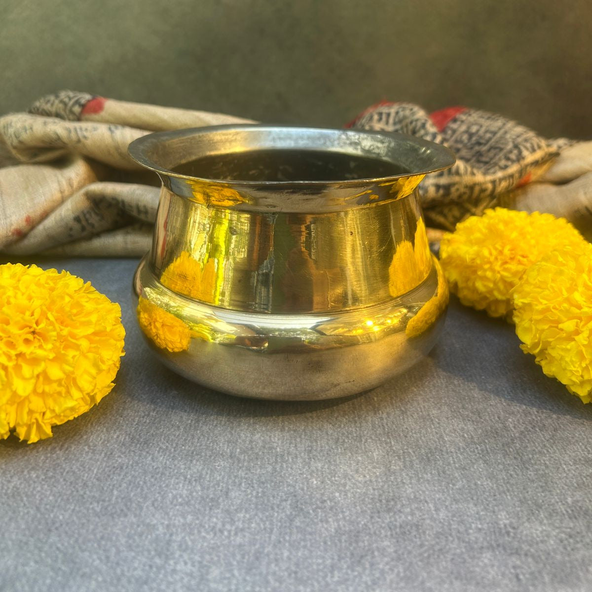 Handcrafted Vintage Timeless Brass Pot On Leg