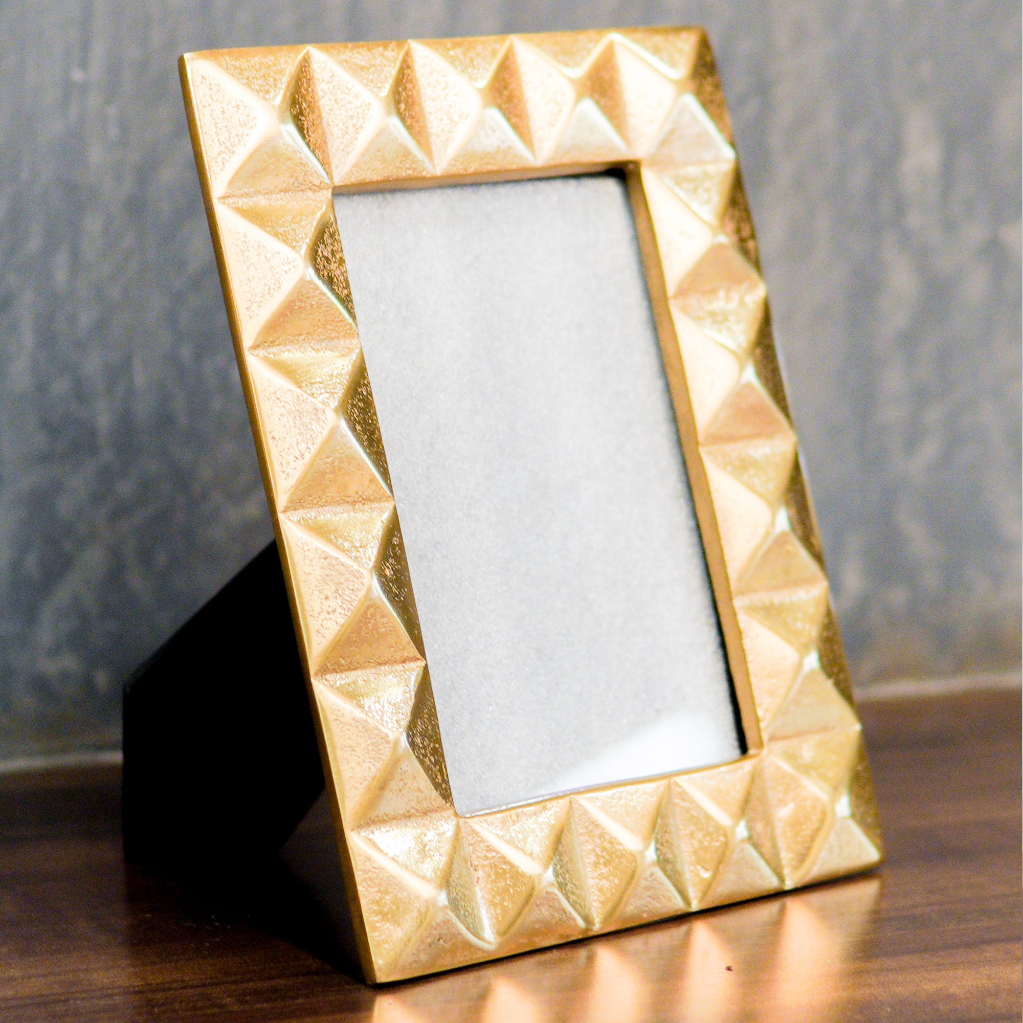 Elegant Gold Pyramid Photo Frame - 4" x 6"