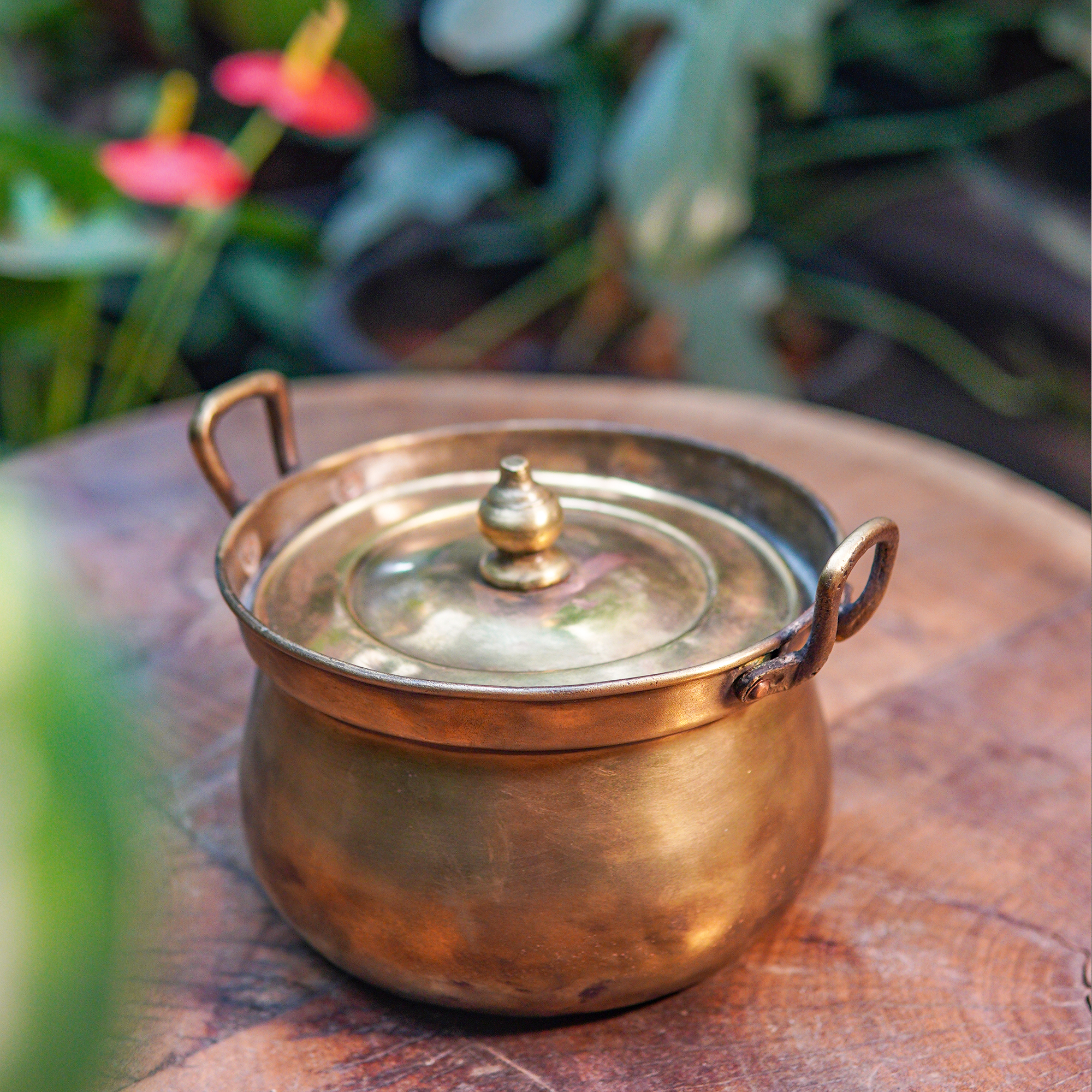 Handcrafted Vintage Brass Pot With Lid